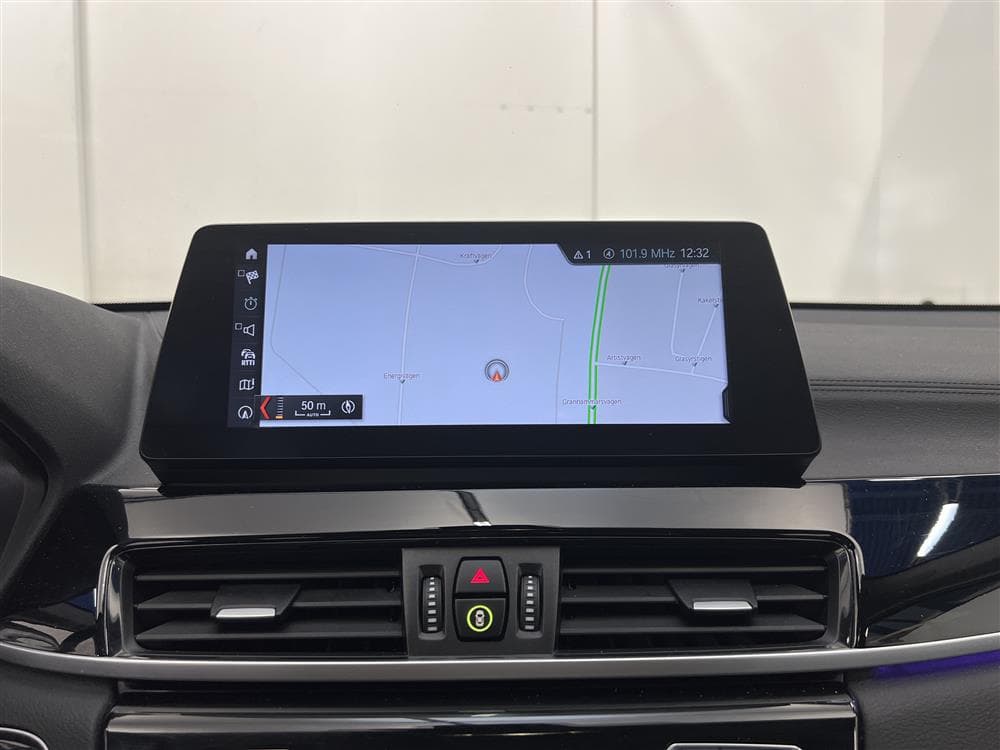 BMW X1 xDrive20d 190hk Sport Line Moms HUD HiFi Navi Draginteriör