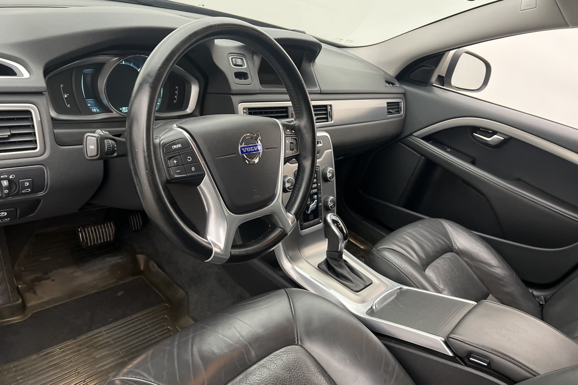 Volvo V70 D5 215hk Summum D-Värmare Dragkrok Skinn Keyless