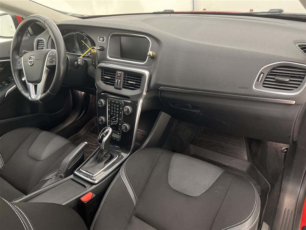 Volvo V40 D2 120hk Advanced B-kam VOC PDC Facelift 0,38l/milinteriör