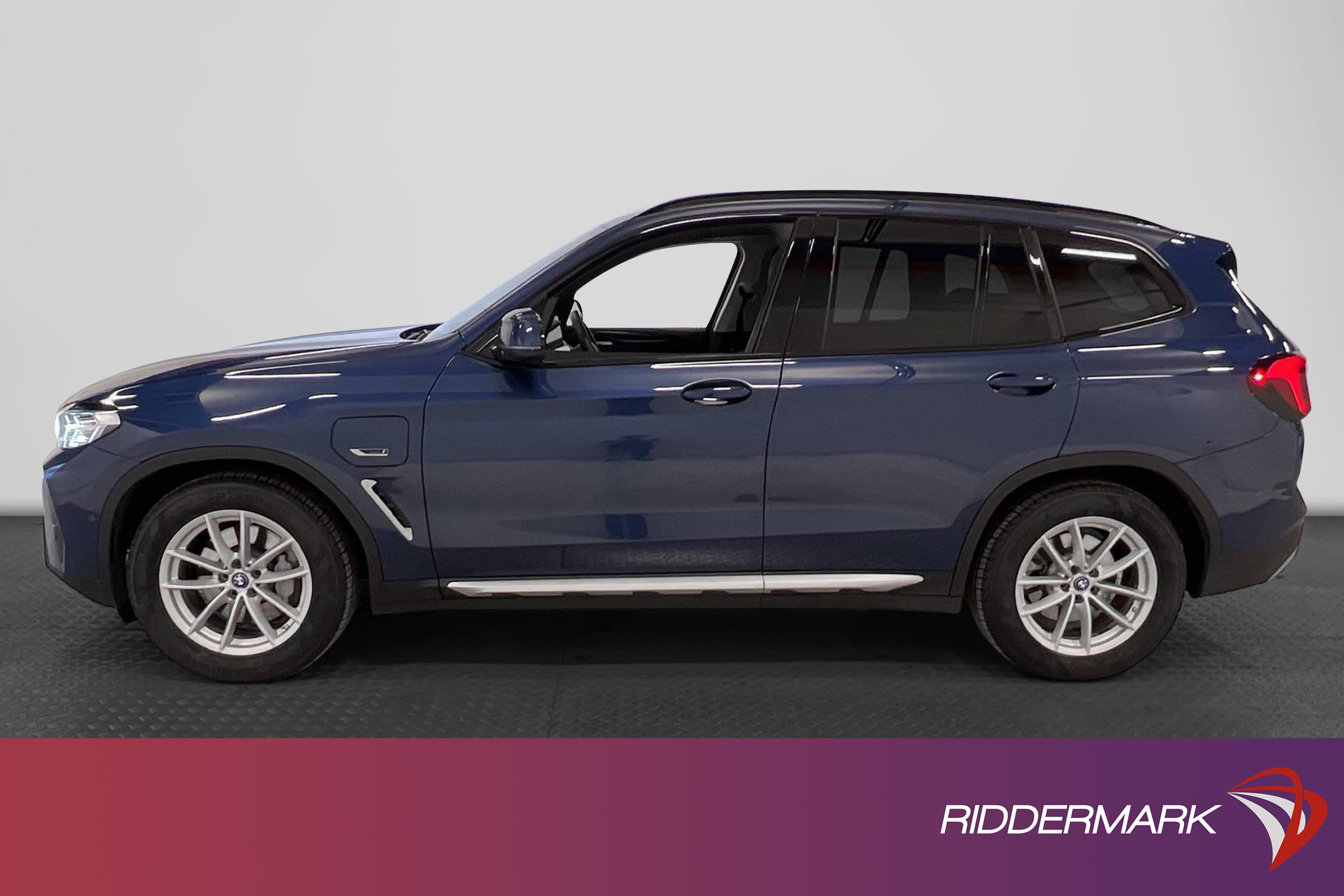 BMW X3 xDrive30e Cockpit Kamera Drag Skinn Navigation MOMS