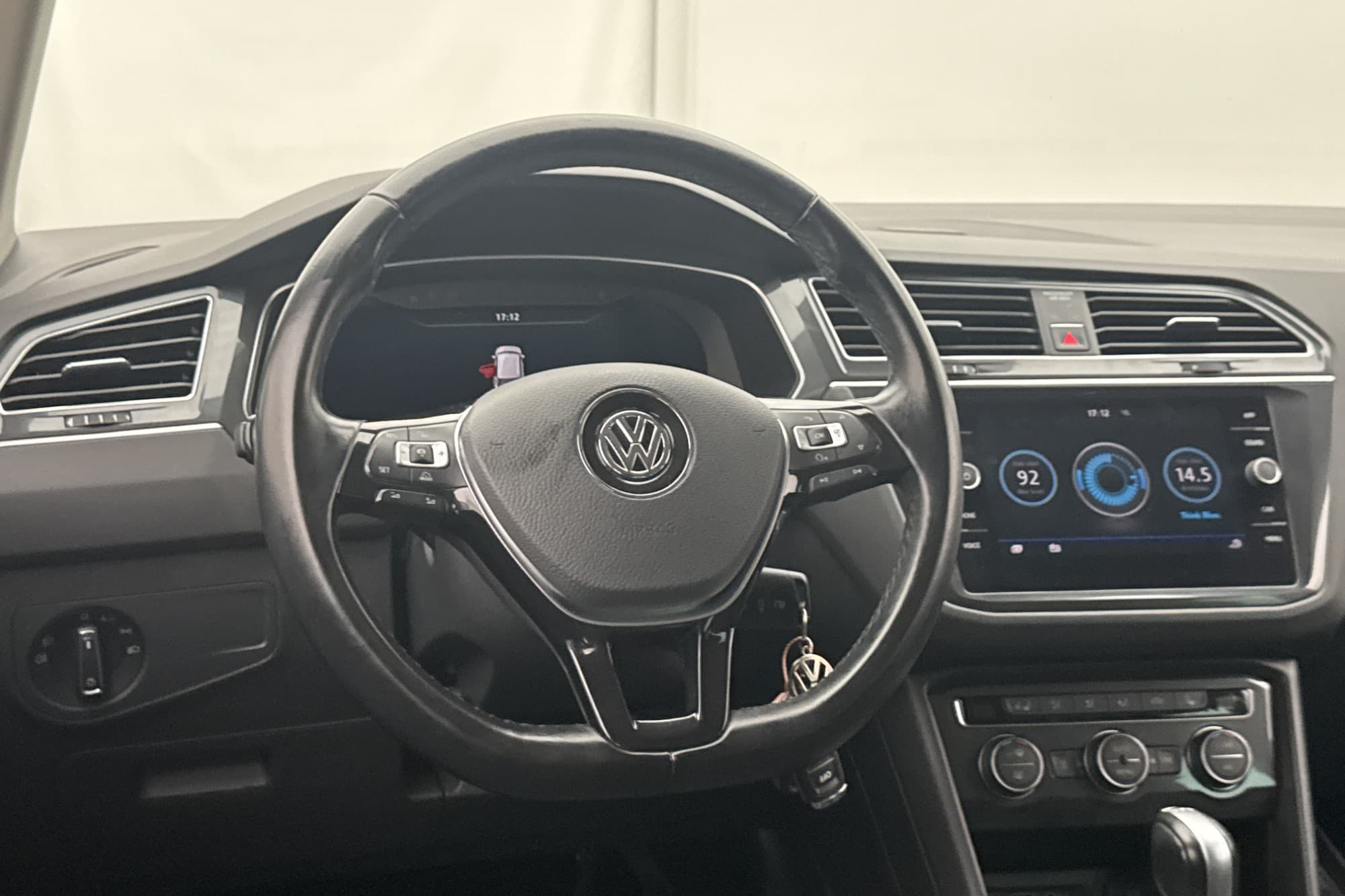 Volkswagen Tiguan TSI 4M 150hk P-Värm Cockpit CarPlay Kamera