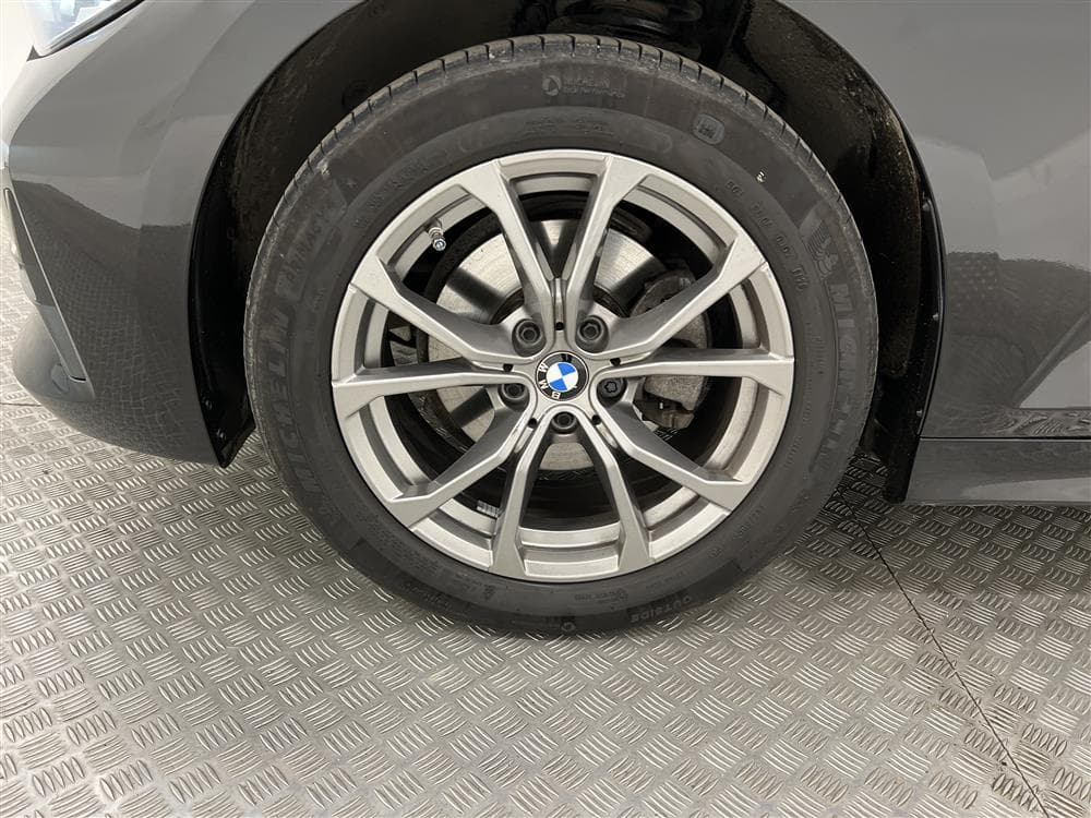 BMW 320d xDrive 190hk MHVE Sport line Cockpit Drag