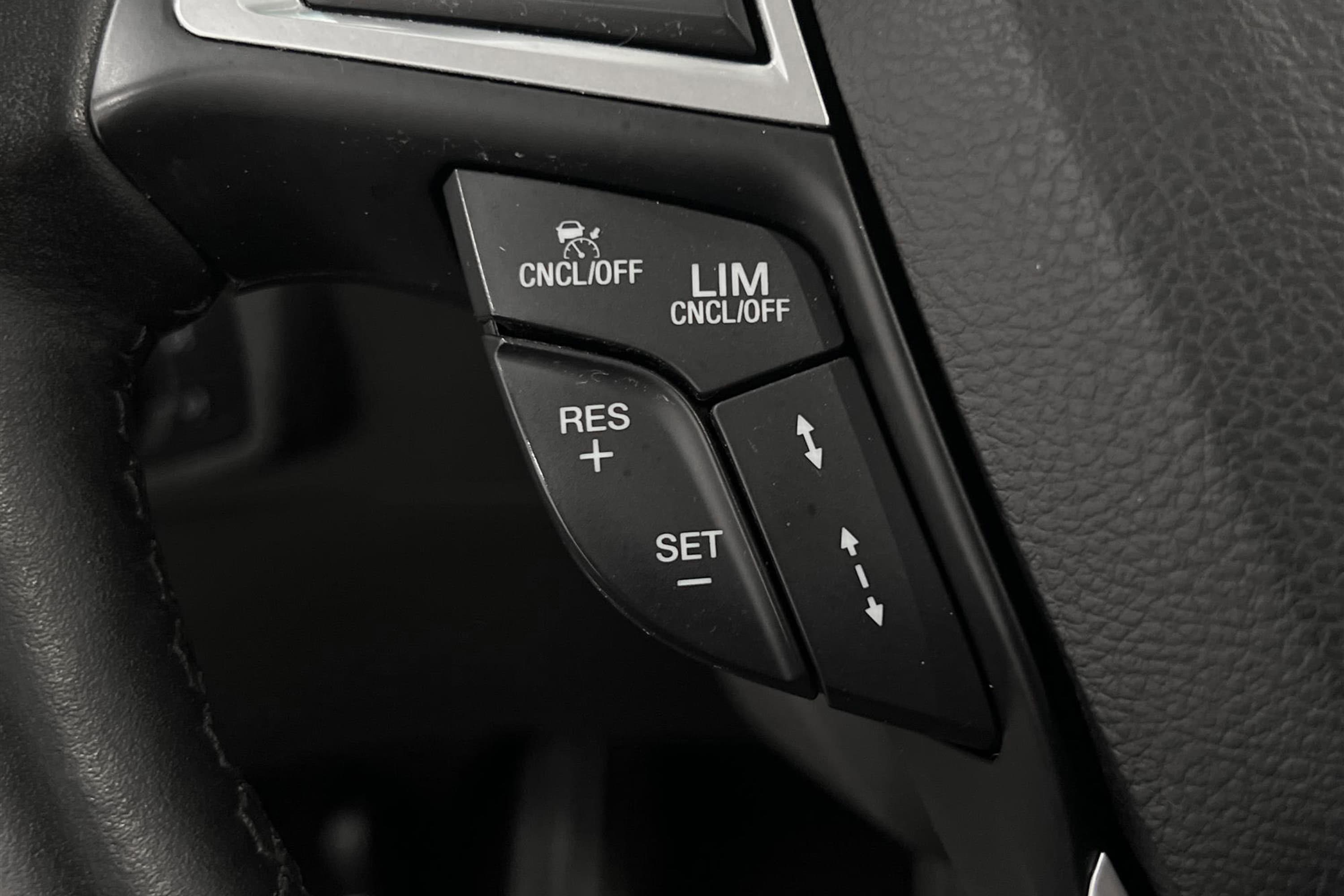 Ford Mondeo Hybrid e-CVT 187hk Keyless Helskinn 0,5L/mil