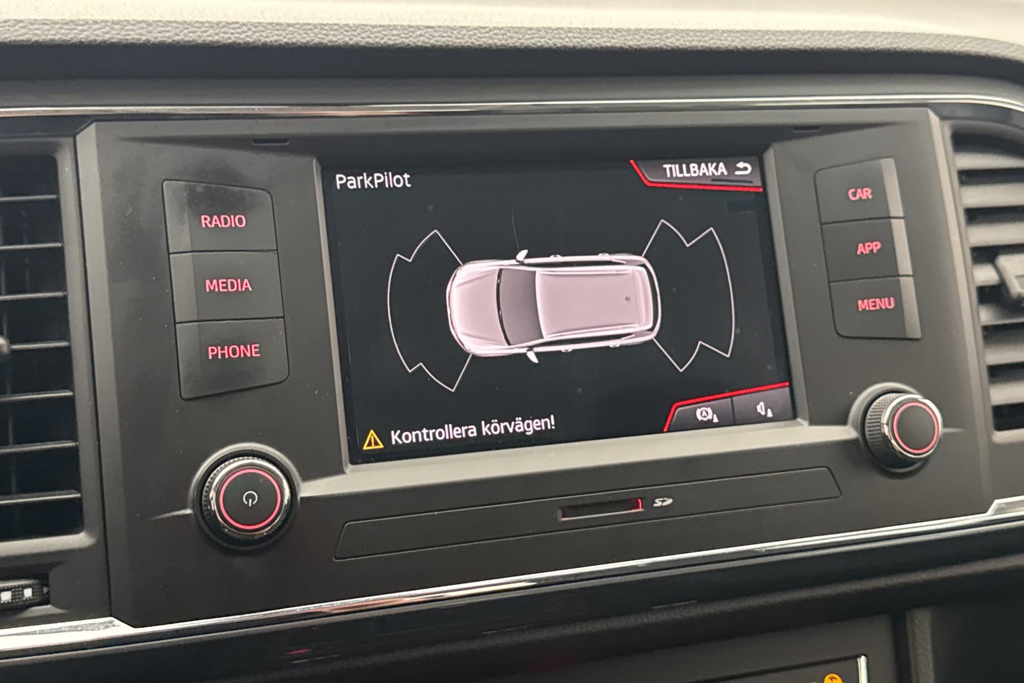 SEAT Ateca 1.6 TDI 115hk Style Dragkrok P-Sensorer CarPlay