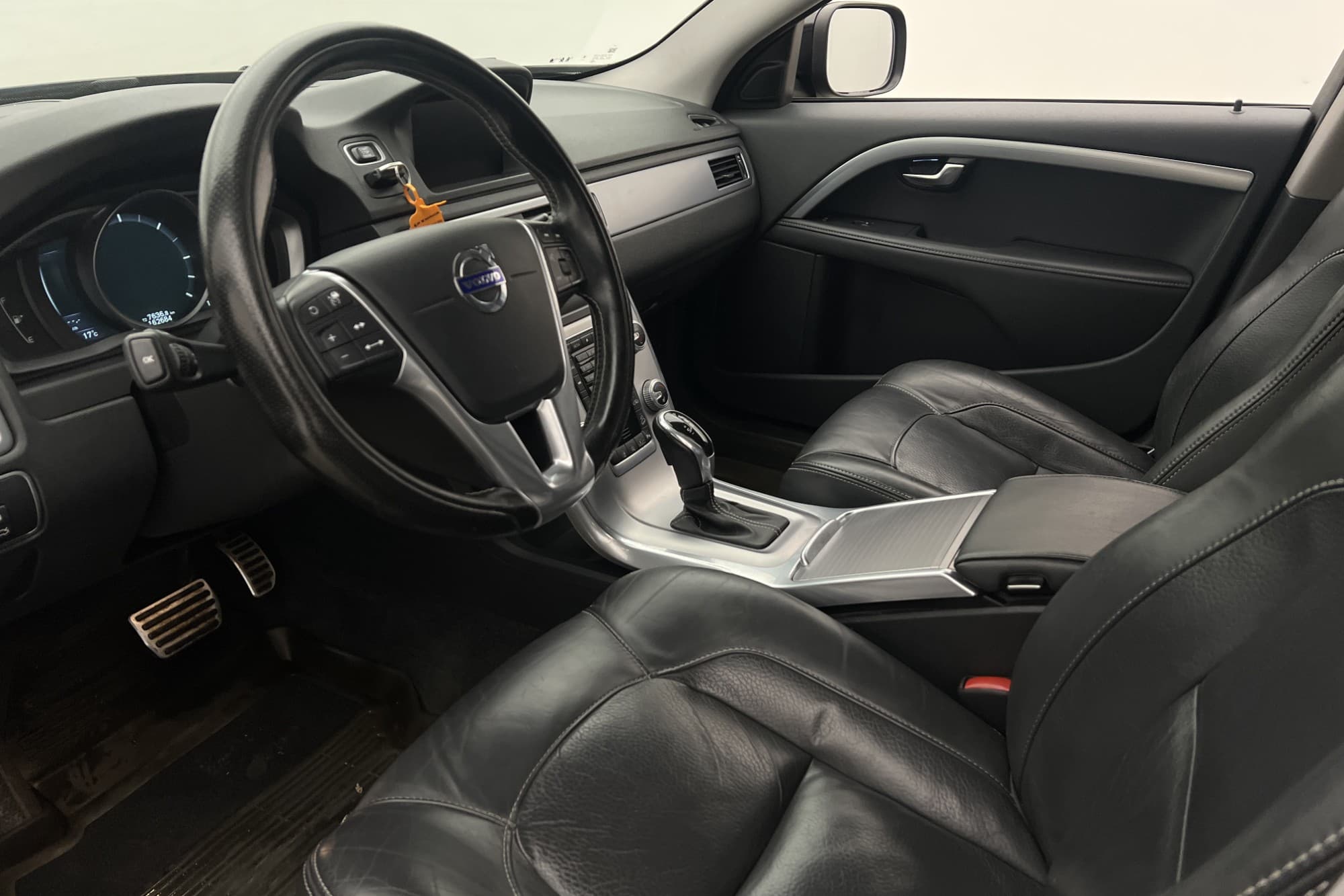 Volvo XC70 D4 AWD 181hk Dynamic Edition VOC Värmare Skinn