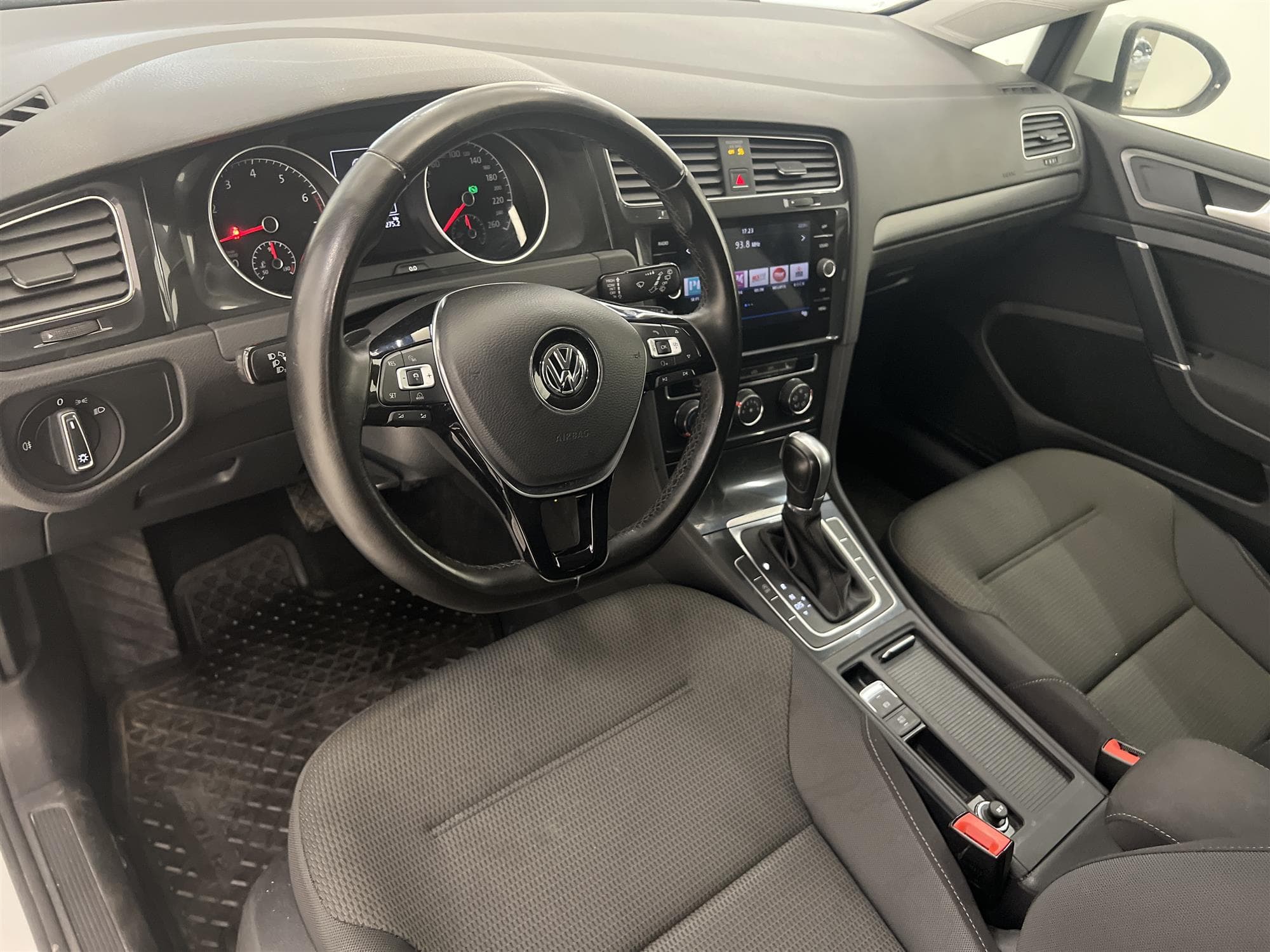 Volkswagen  Golf SC 1.0 TSI DSG 110hk Dragkrok Carplay
