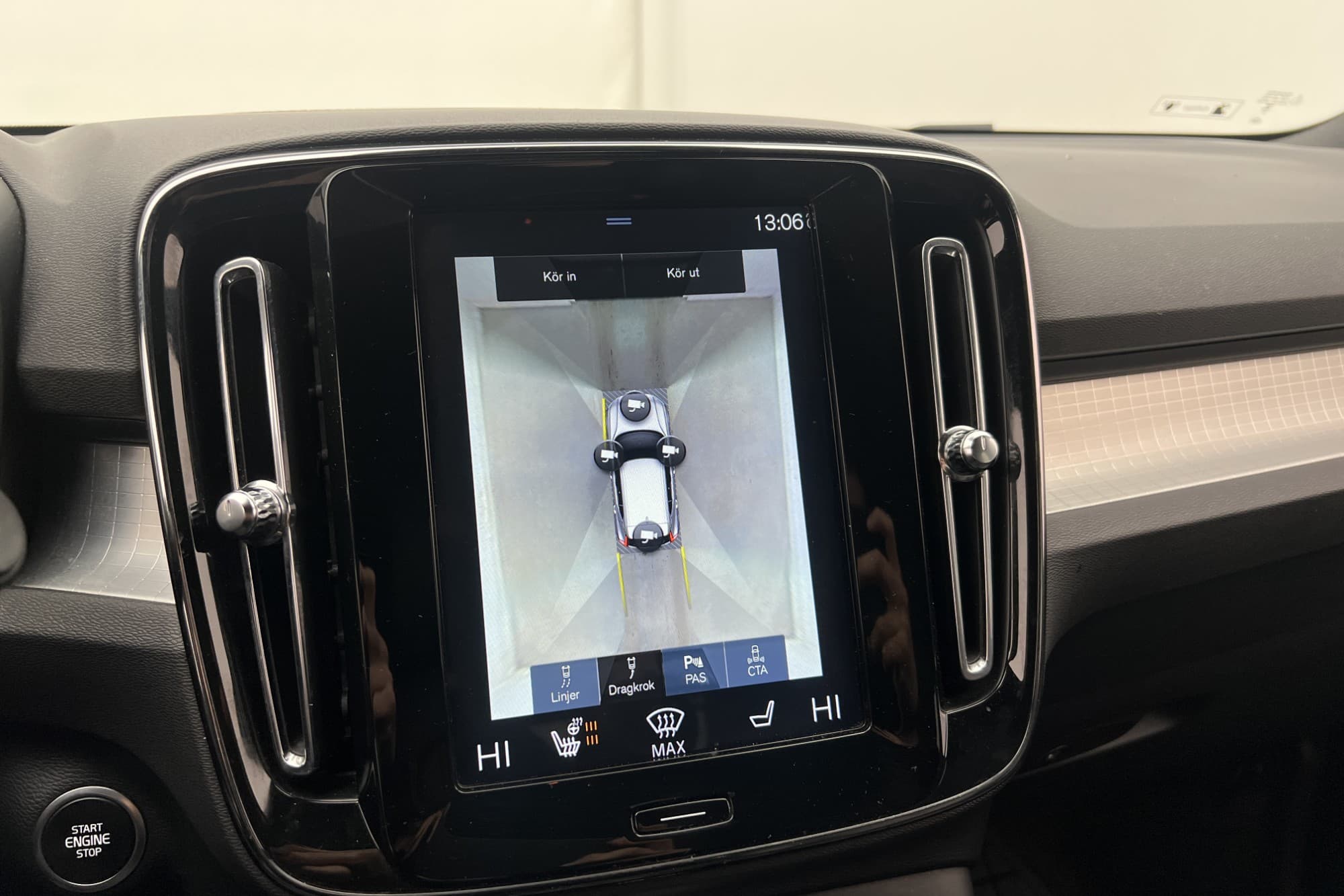 Volvo XC40 T5 AWD Intro Edt VOC Värm H/K 360 Navi Skinn Drag