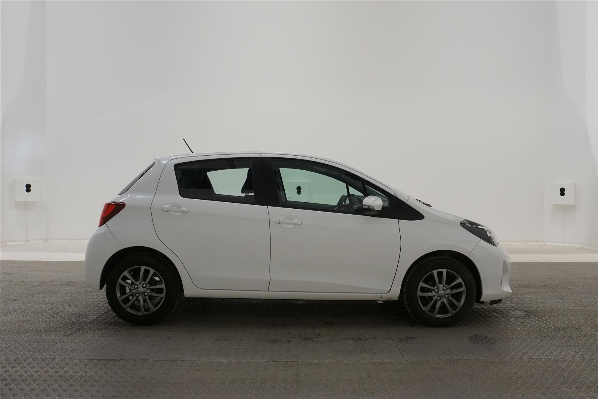 Toyota Yaris  1.33 Dual VVT-i 99hk 2 Brukare B-Kam Låg Skatt