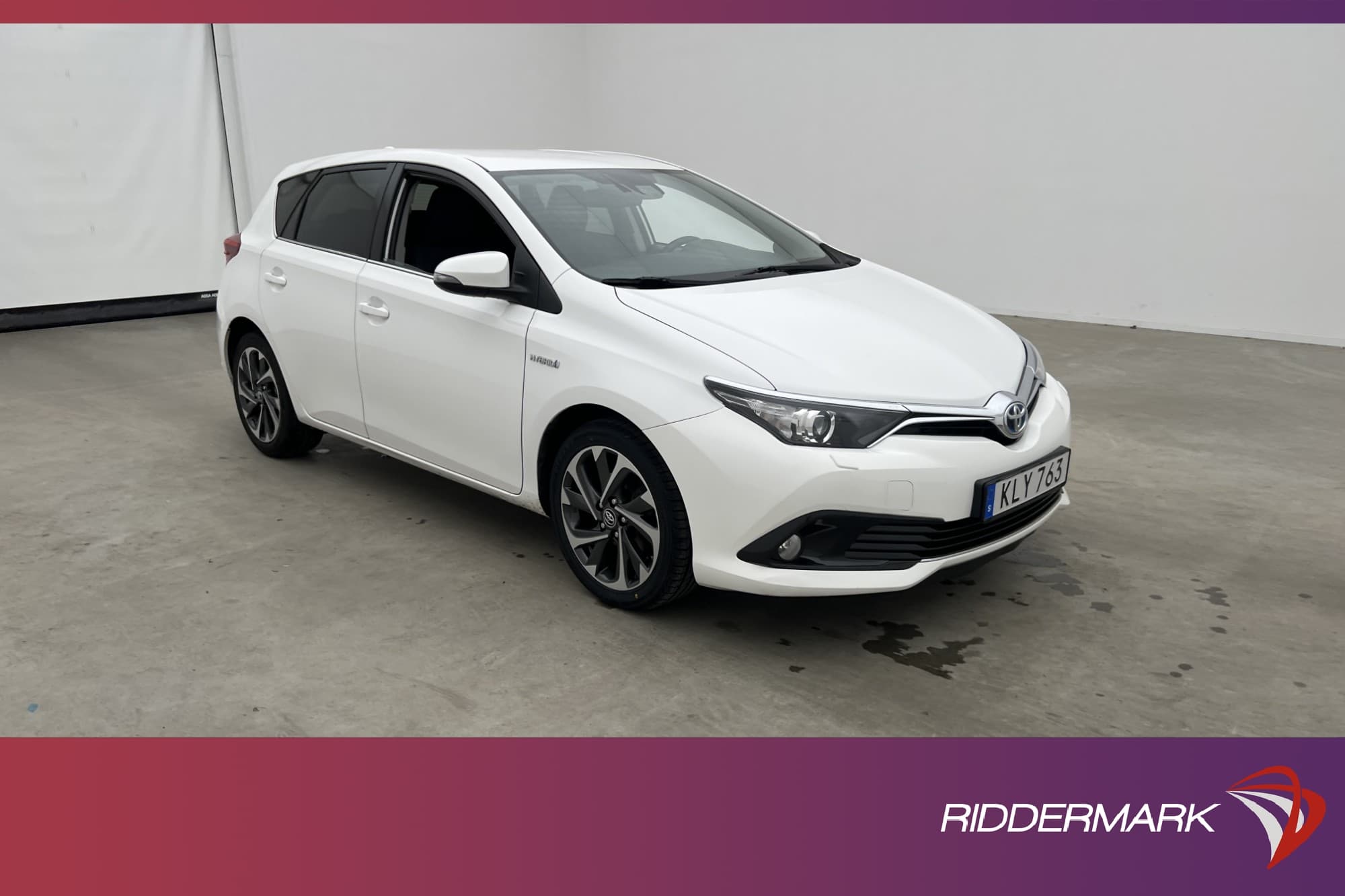 Toyota Auris Hybrid e-CVT 136hk