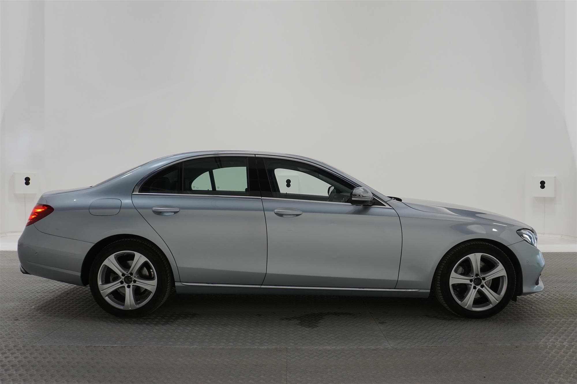 Mercedes-Benz E 220 d 4Matic Navi Backkamera PDC 0.47l/mil