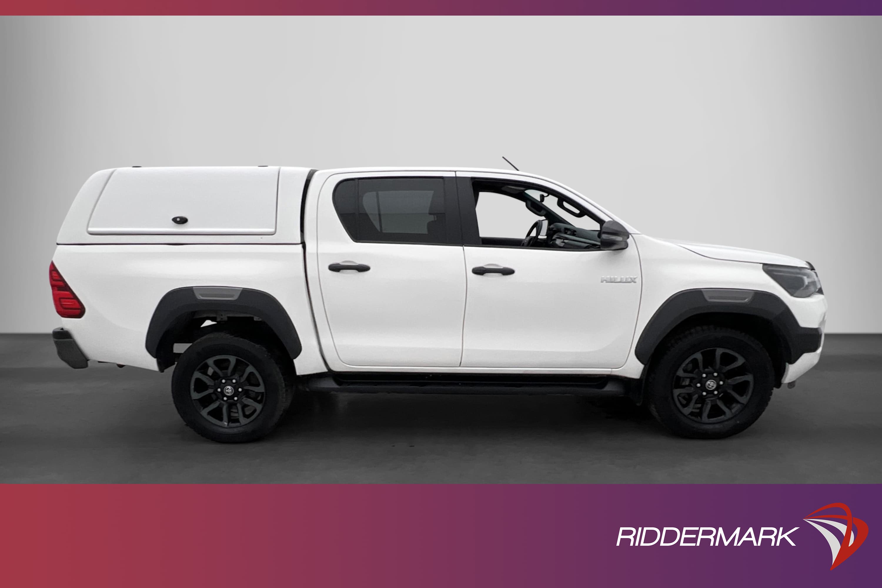 Toyota Hilux Invincible 2.8 4WD Värm JBL Drag Diff Kåpa MOMS