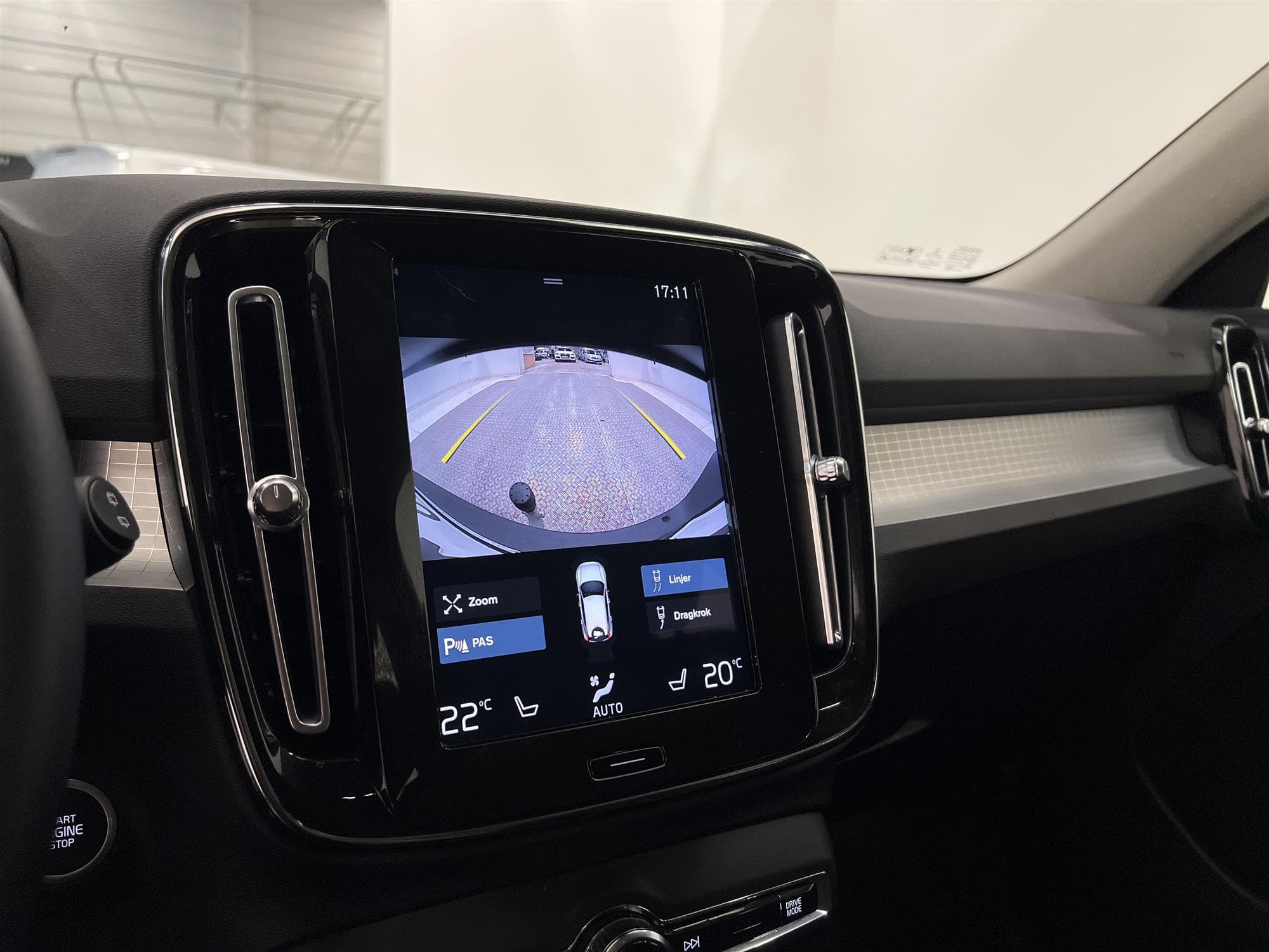 Volvo XC40 T2 129hk Momentum VOC Bränslevärmare Dragkrok
