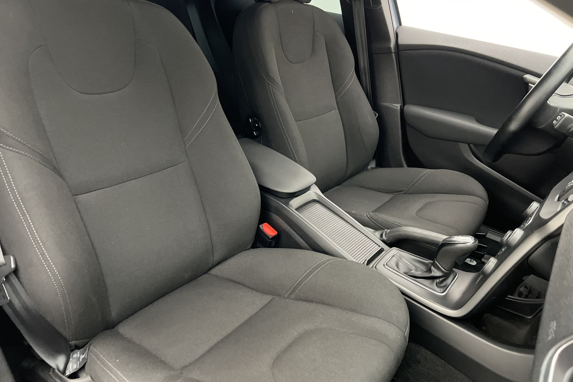 Volvo V40 D2 120hk Kinetic VOC D-Värmare P-Sensorer