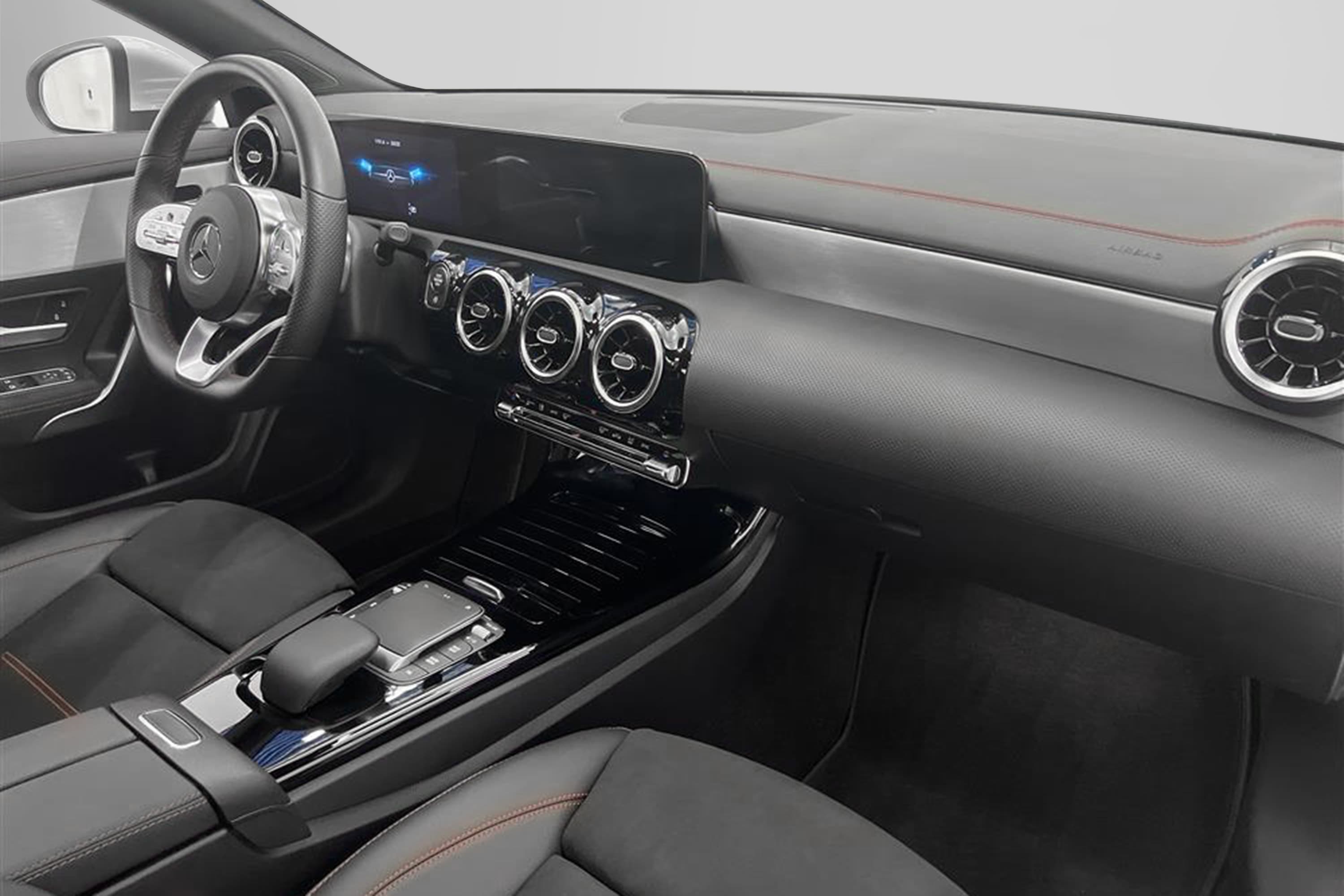 Mercedes-Benz CLA 200 d 150hk AMG Widescreen Pano Navi B-Kaminteriör