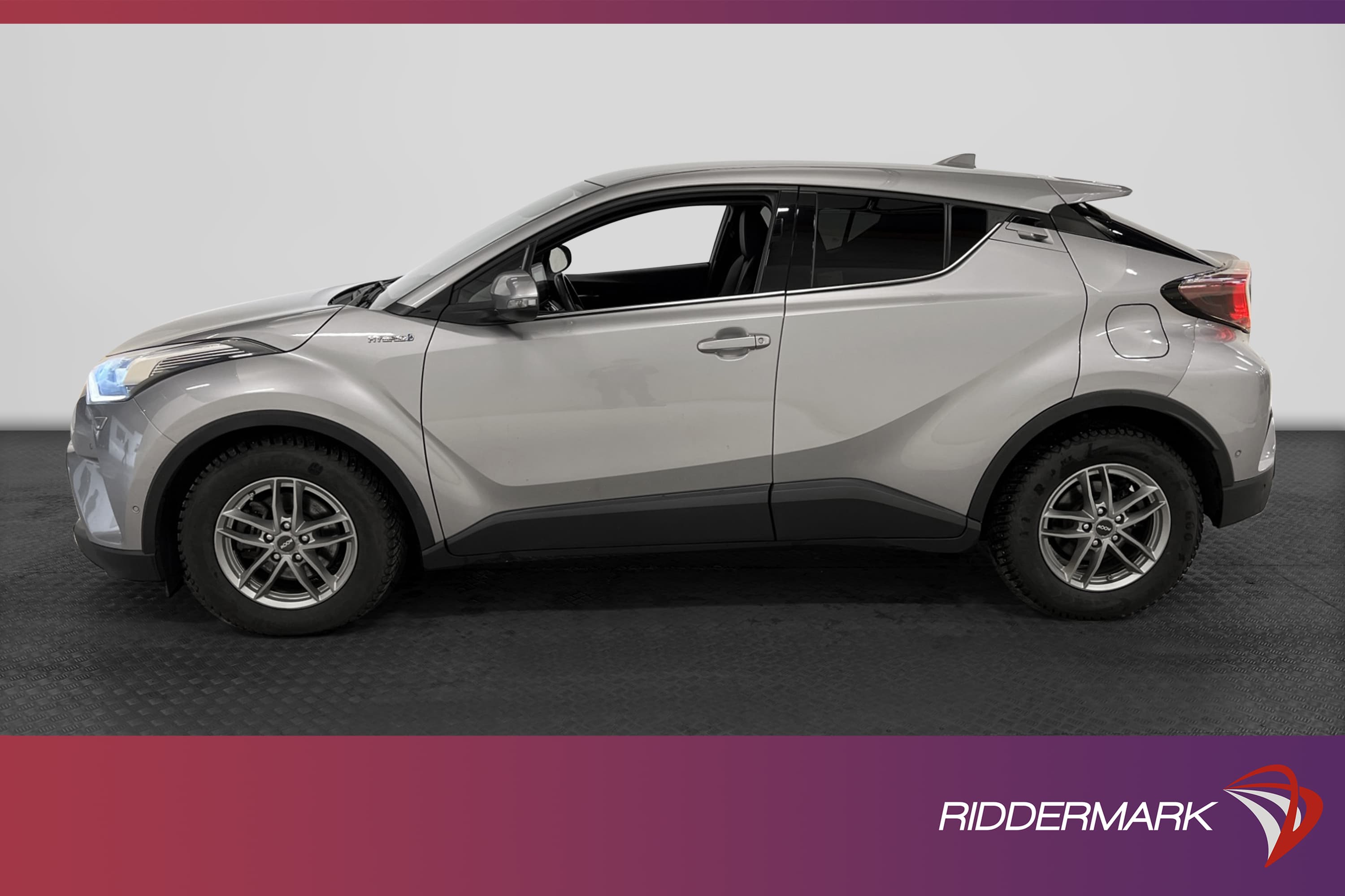 Toyota C-HR 1.8 HSD 122hk Executive JBL B-Kamera Navigation