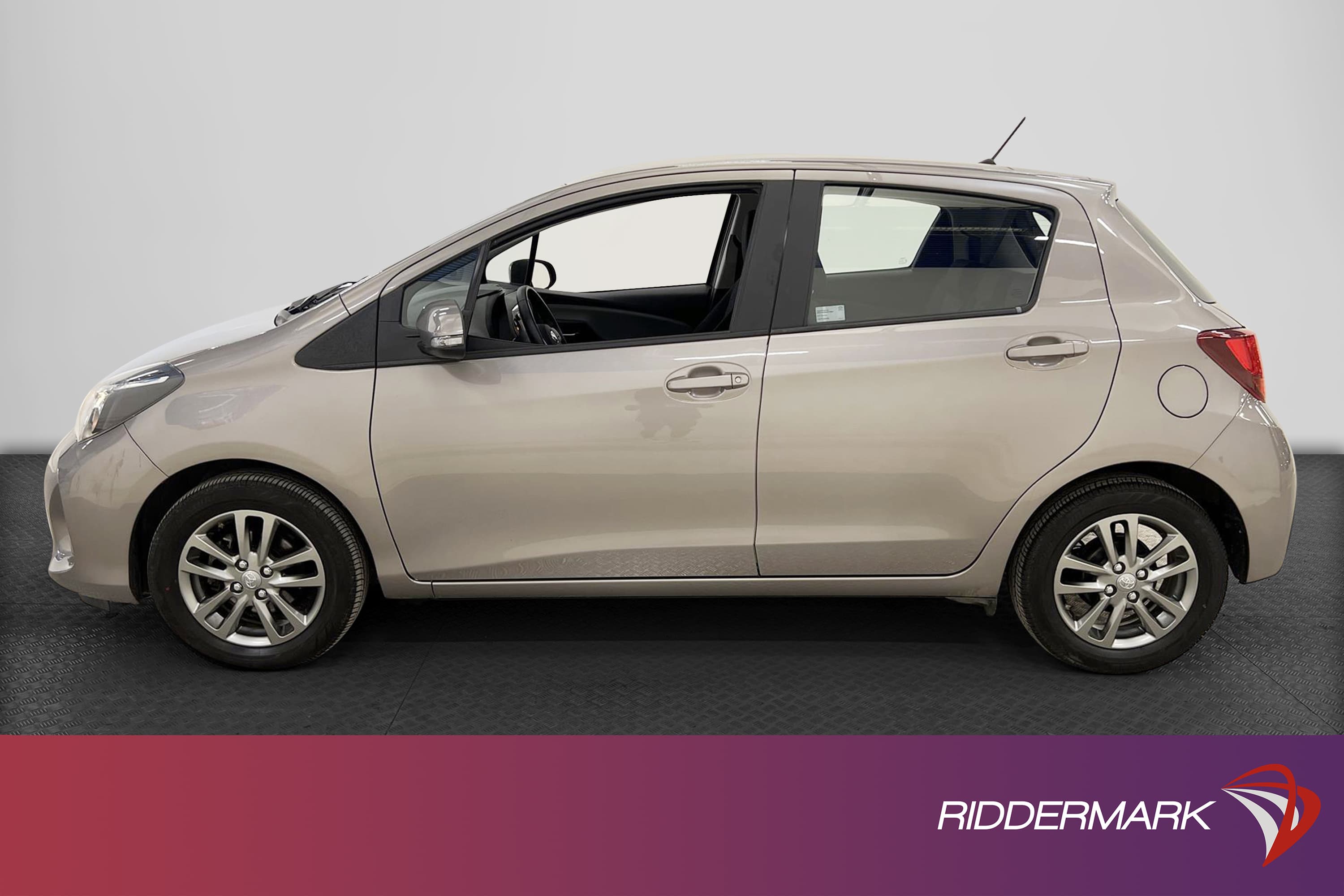 Toyota Yaris 1.33 99hk B-Kamera 426kr Skatt 0,49L/mil