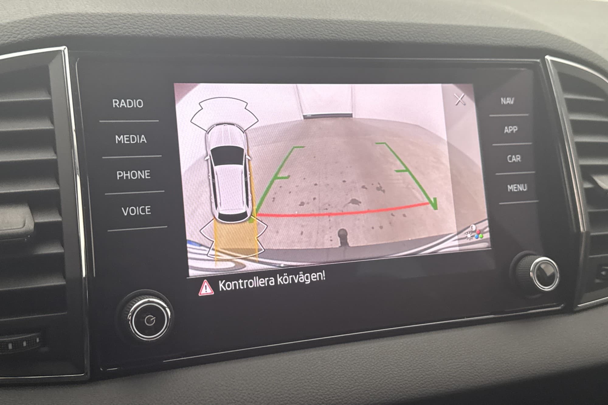Skoda Karoq TSI 150hk Style Drag P-värm Kamera Navi Canton 