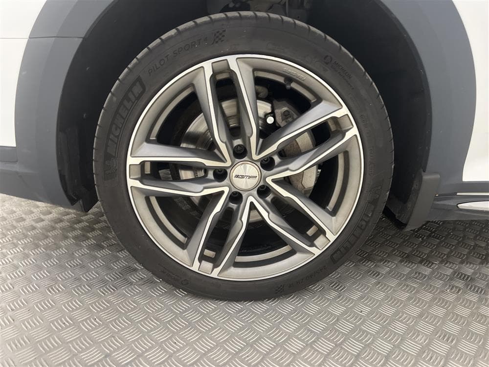 Audi A4 Allroad 2.0 TDI Q 190hk Cockpit Navi Värmare Draginteriör