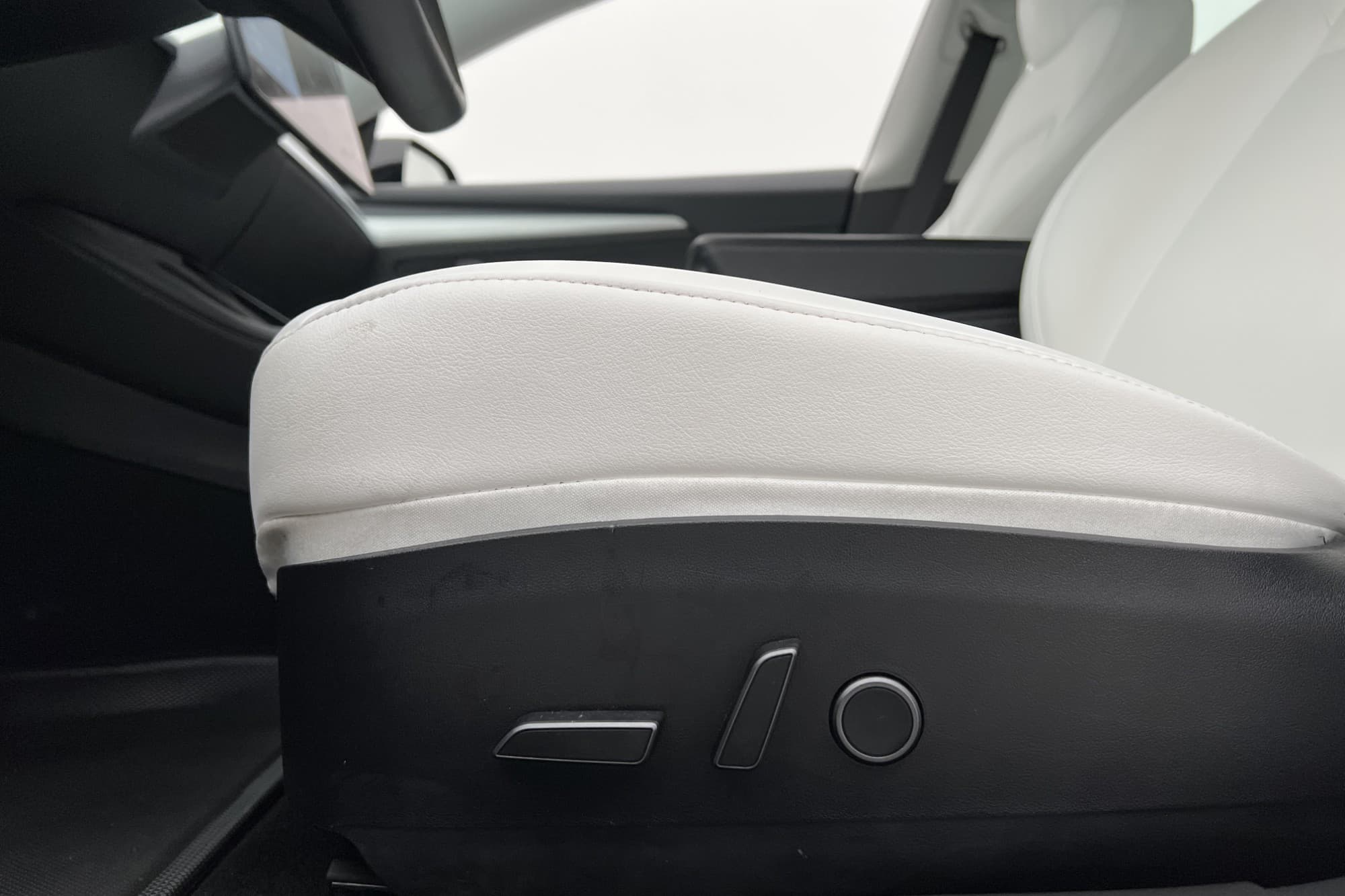 Tesla Model 3 Long Range AWD Svensksåld Ljus interiör Rattvä