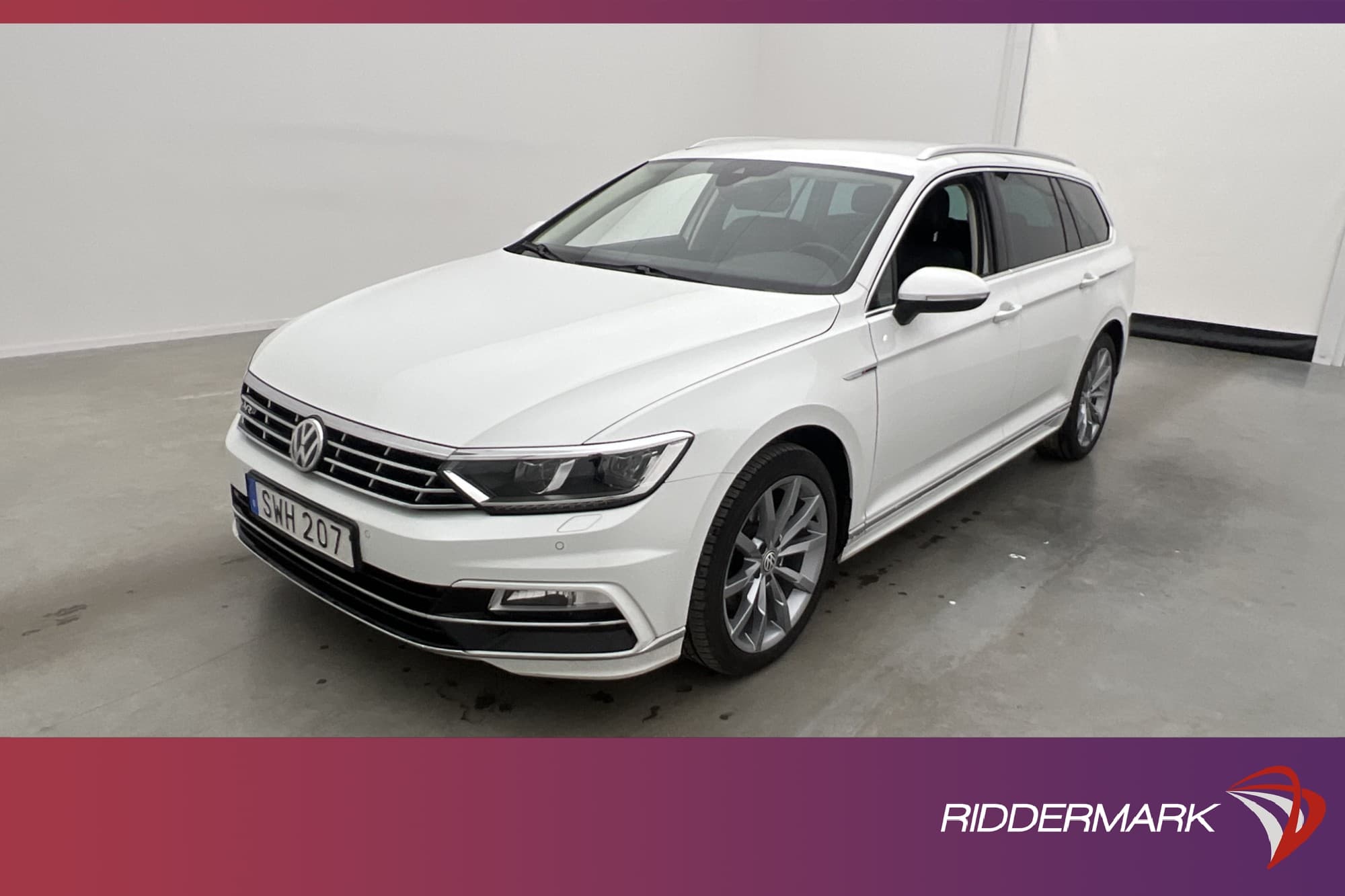 Volkswagen Passat 4M 190hk R-Line Cockpit D-Värm Kamera Drag