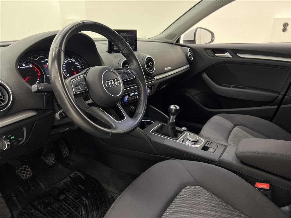 Audi A3 Sportback 1.5 TFSI 150hk Låg Skatt Nyservad 0,5L/Milinteriör