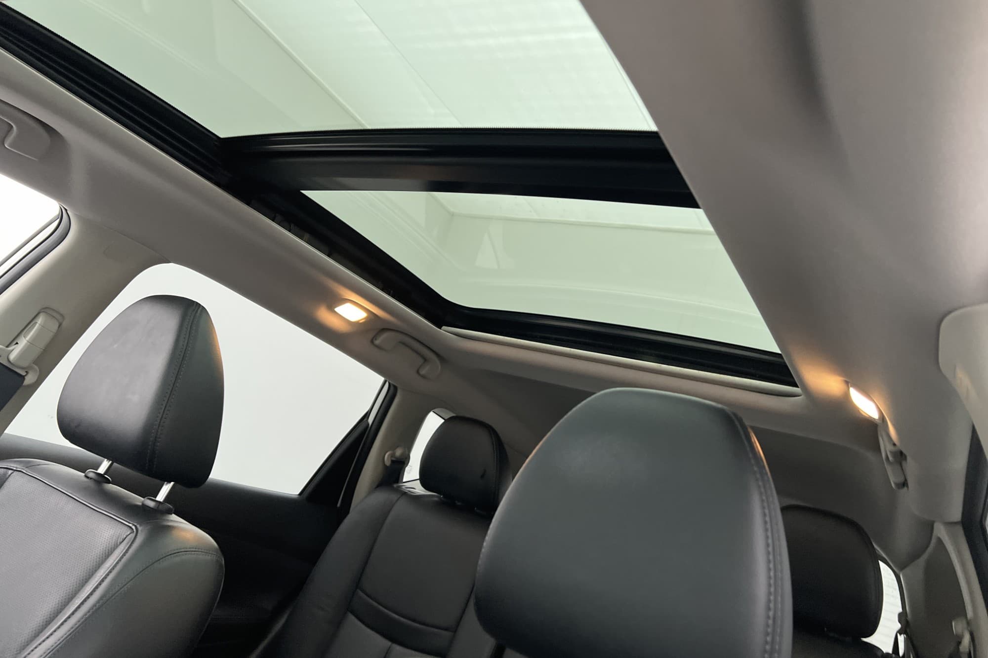 Nissan X-Trail 130hk Tekna 7-Sits Panorama 360°  Navi Skinn