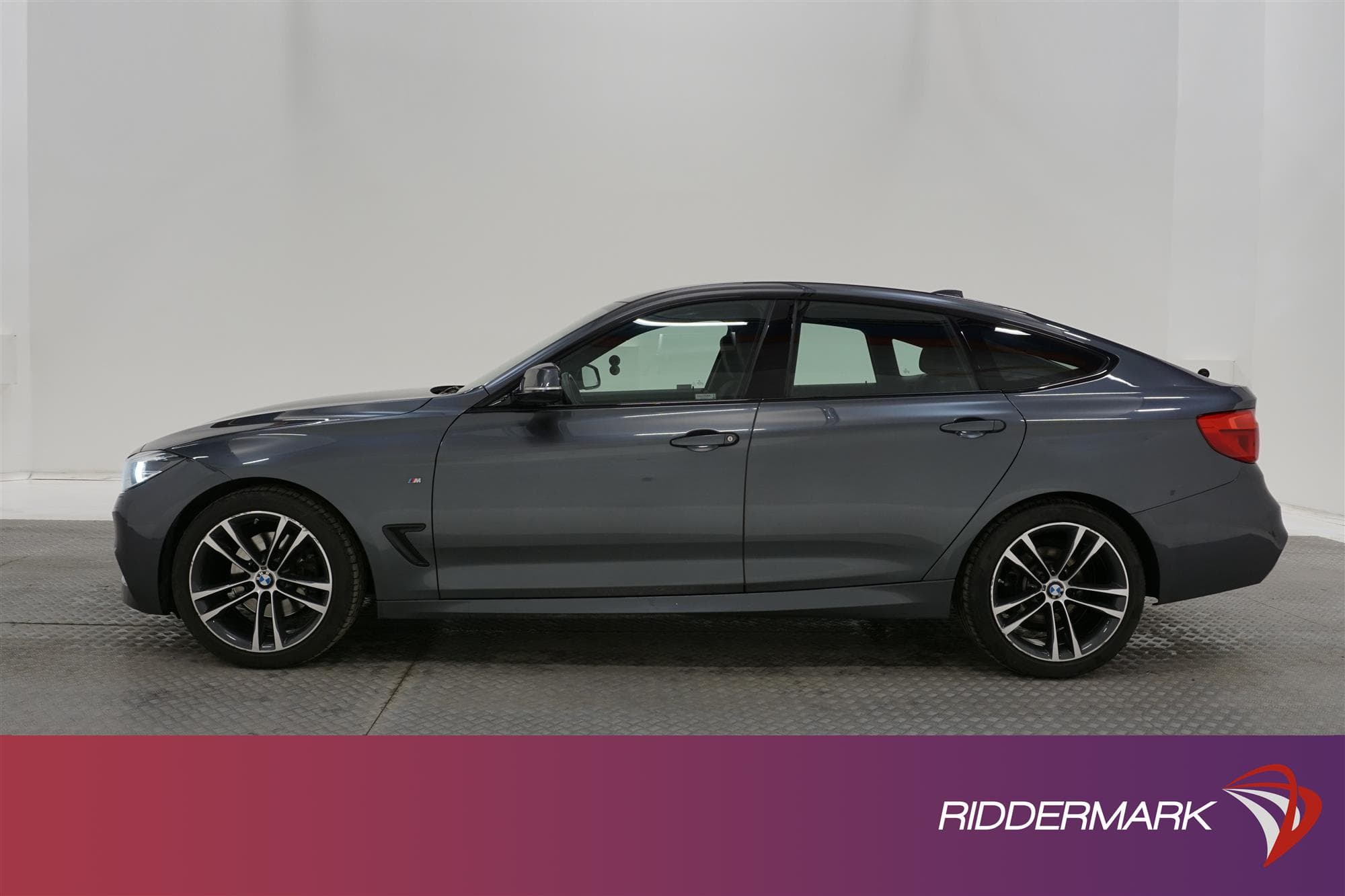 BMW 330i xDrive GT 252hk