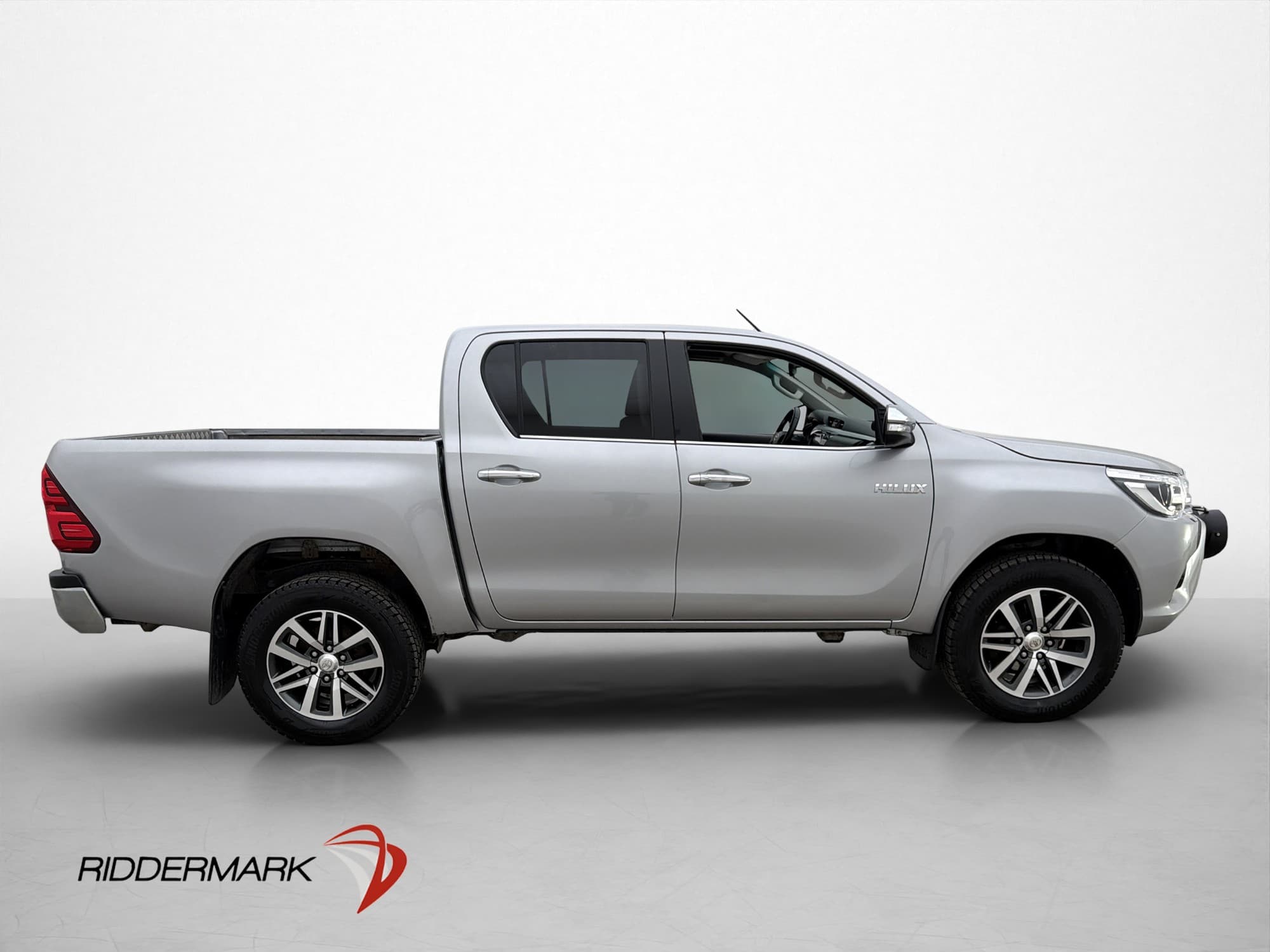 Toyota Hilux 2.4 150hk AWD B-Kamera Dragkrok Farthållare