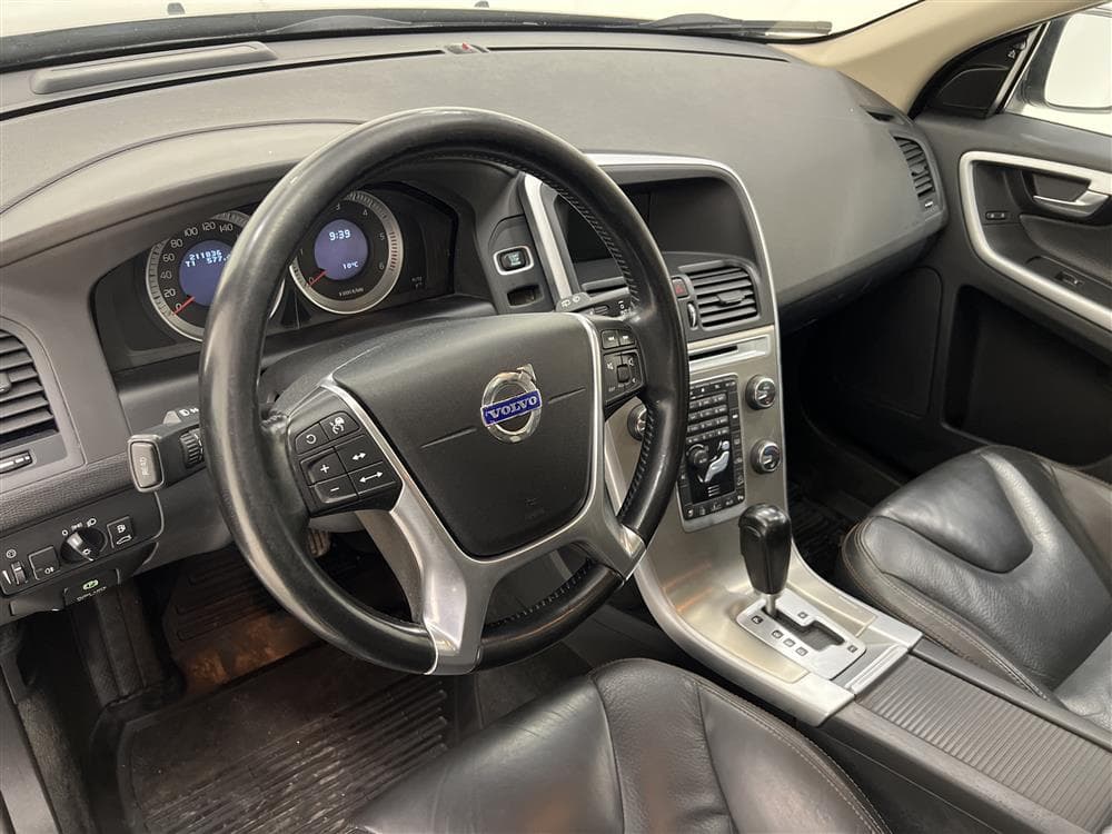 Volvo XC60 D3 AWD Summum VOC Värmare Pano Drag HELG KAMPANJinteriör