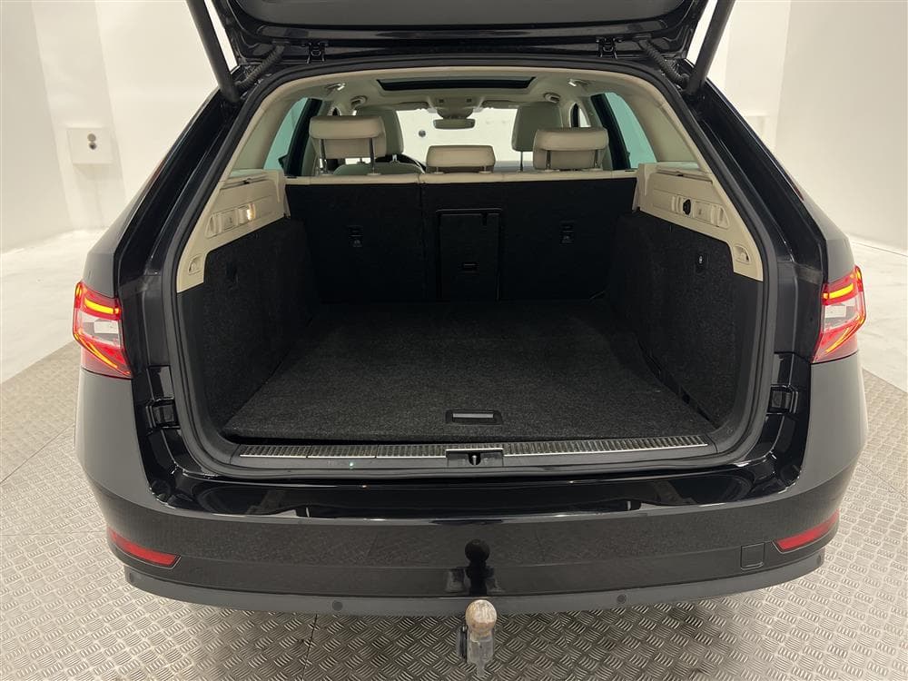 Skoda Superb 2.0 TDI Kombi 190hk L&K Pano Navi D-Värm Skinn