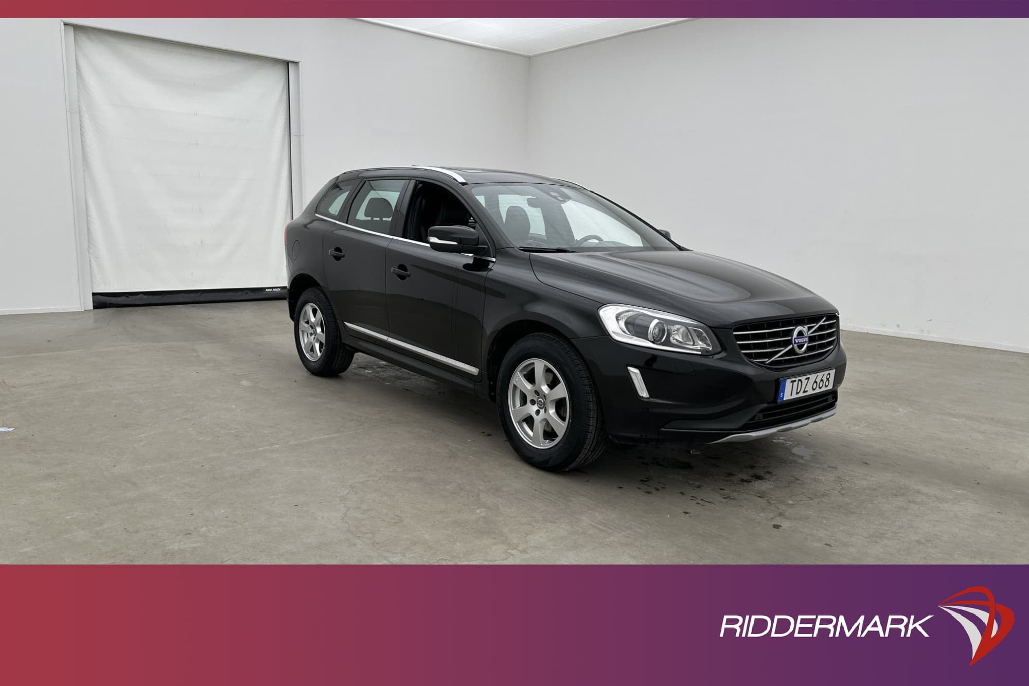 Volvo XC60 D5 AWD 220hk Summum VOC Värm Pano Navi Skinn