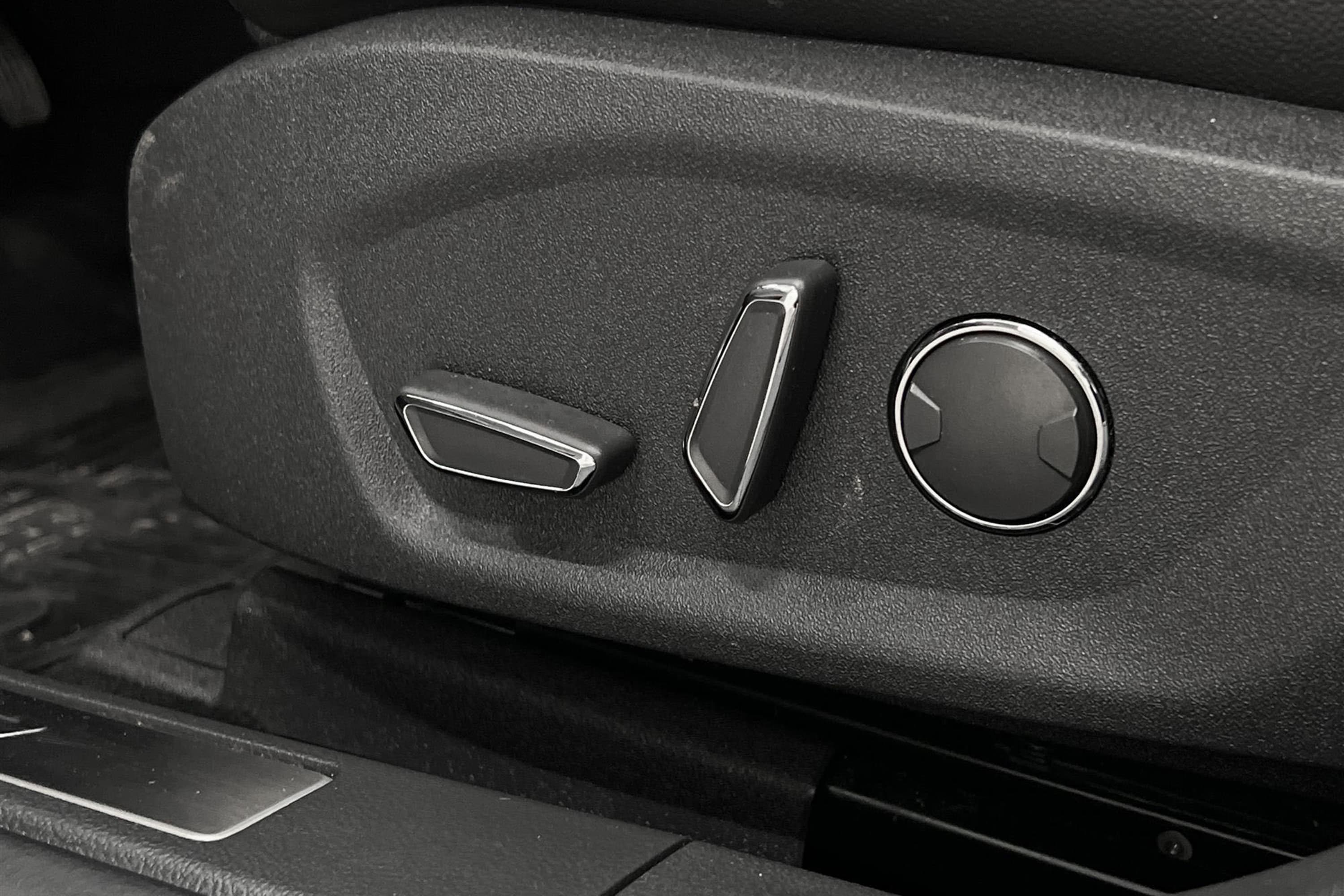 Ford Mondeo Hybrid e-CVT 187hk Keyless Helskinn 0,5L/mil