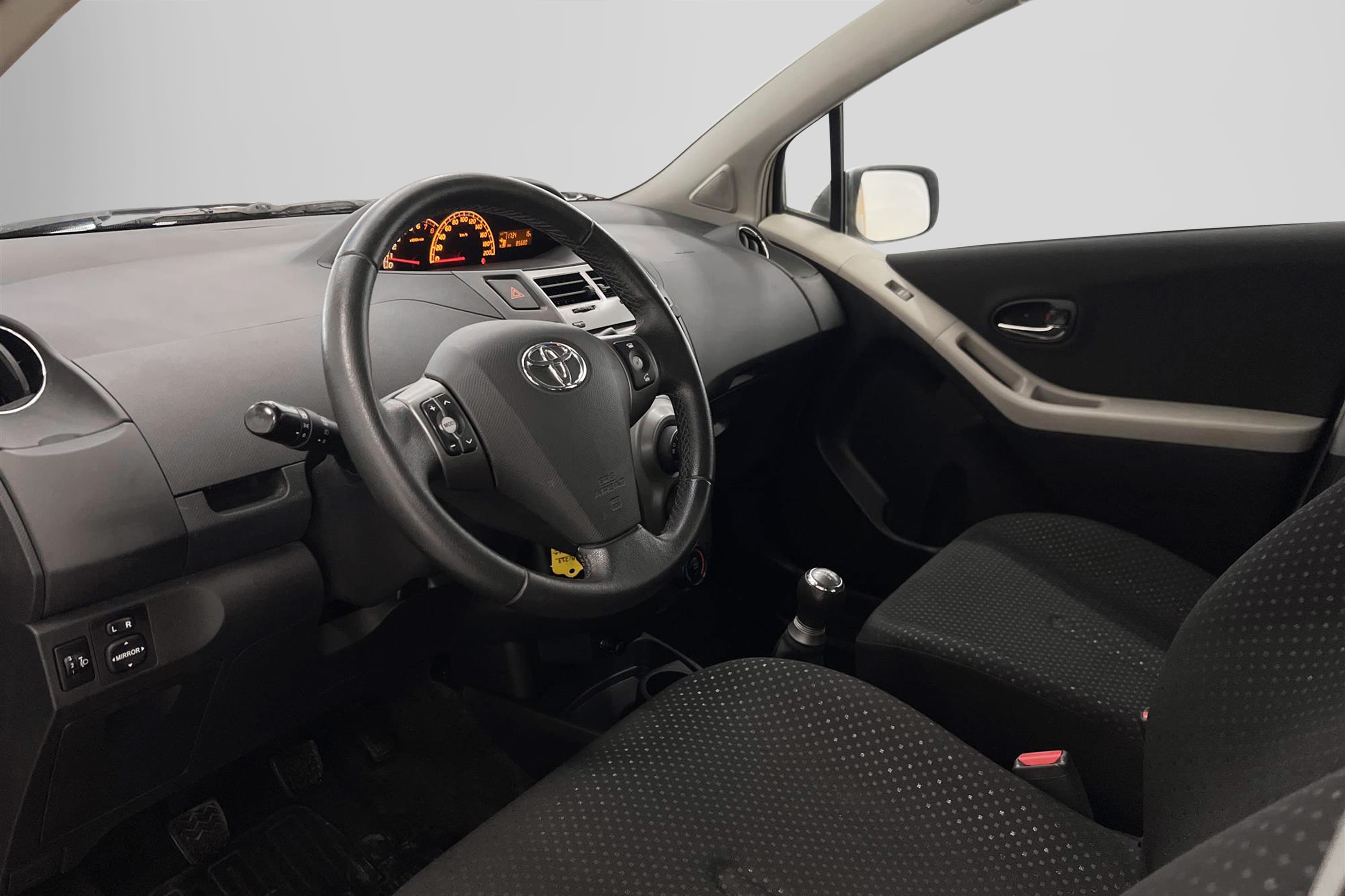 Toyota Yaris 1.0 VVT-i 69hk Låg Skatt 0,49L/mil