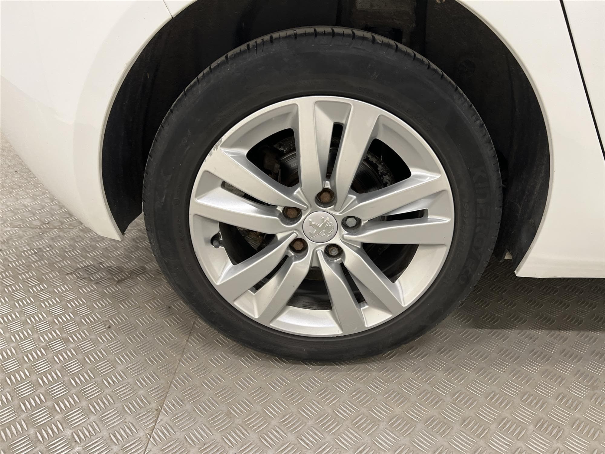 Peugeot 308 1.6 BlueHDi 99hk Active Pano Sensorer Välservad