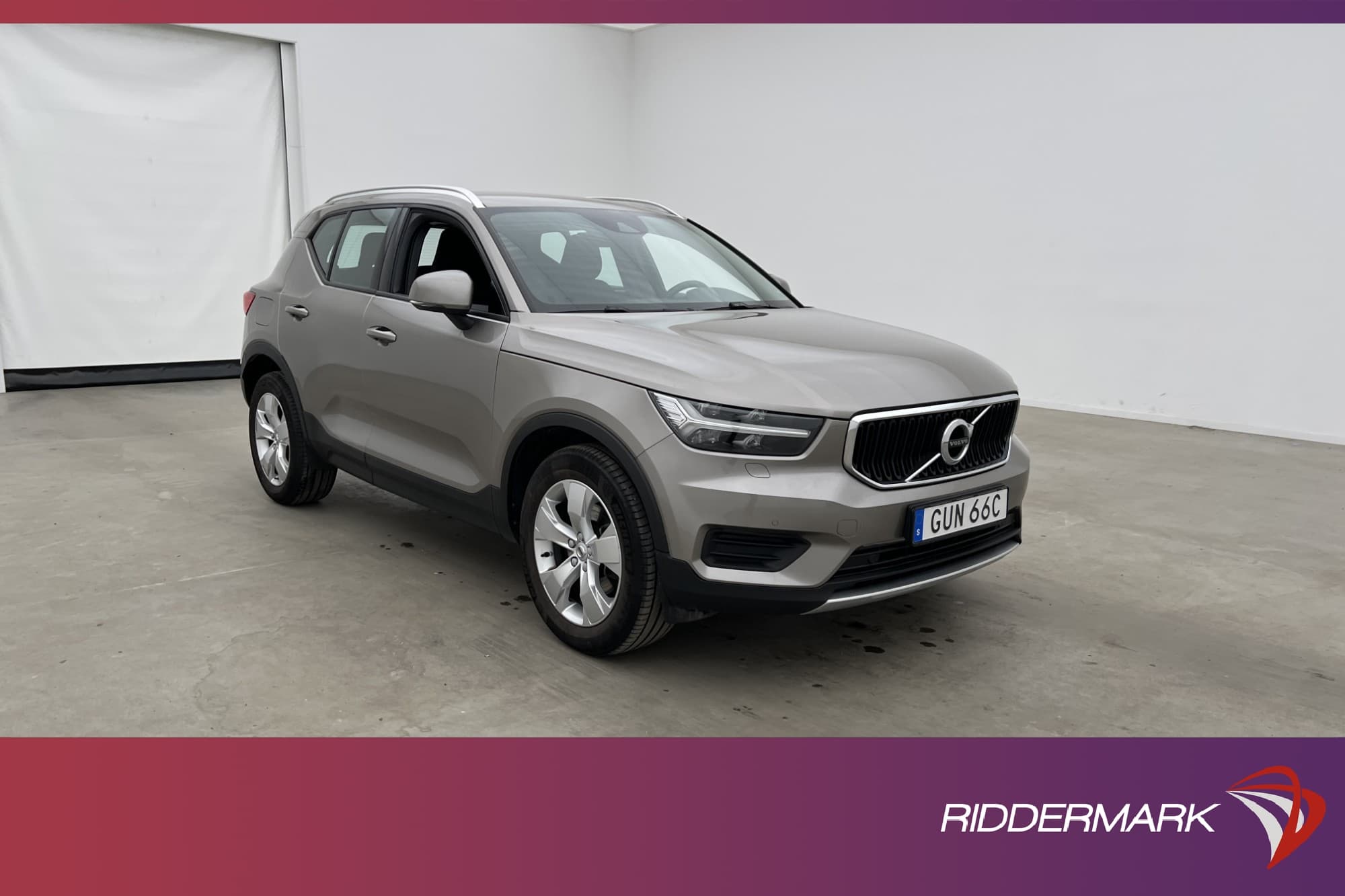 Volvo XC40 B4 197hk VOC Värmare Kamera Dragkrok Keyless