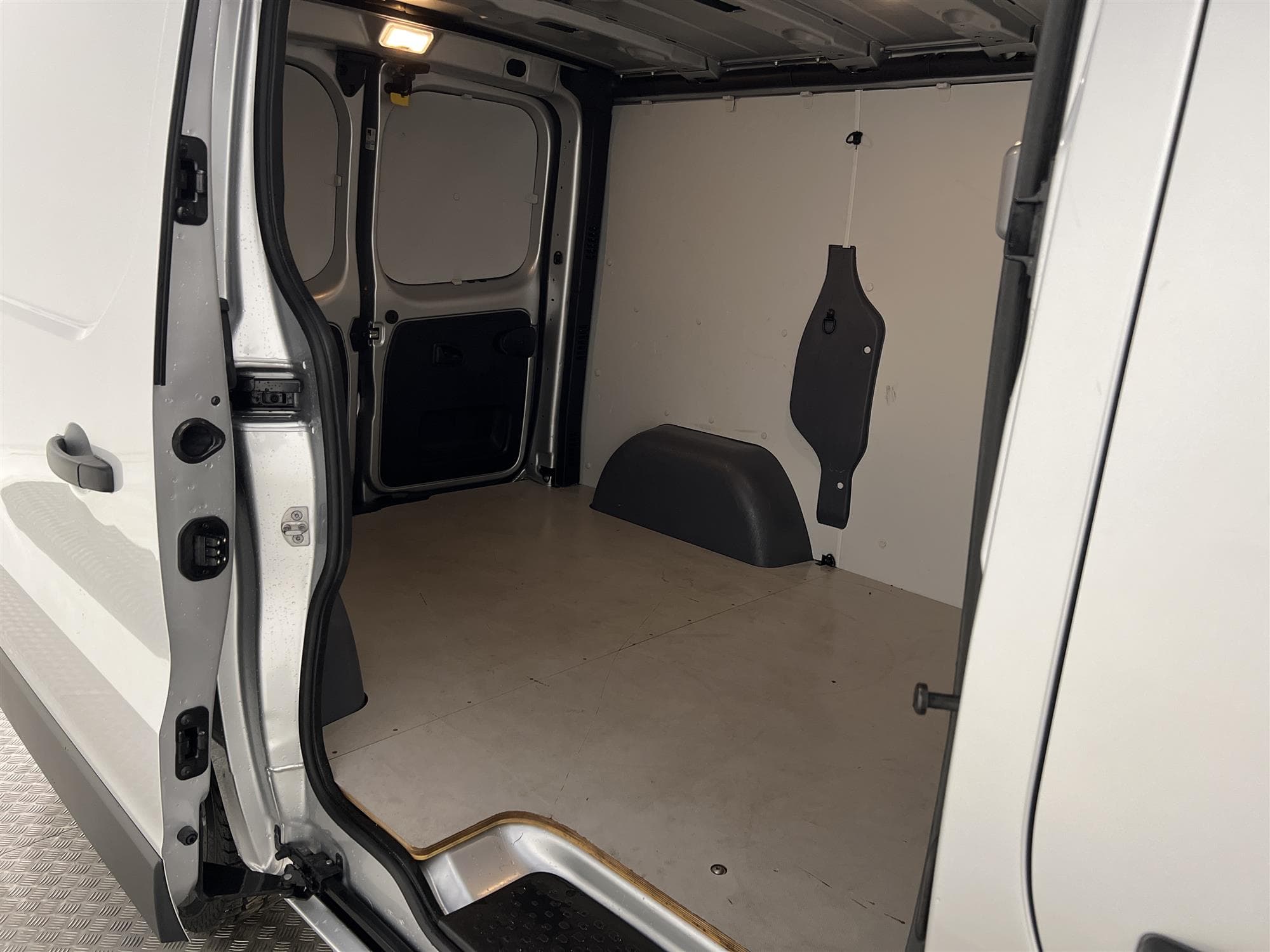 Renault Trafic 2.0dCi Dragkrok Kamera Moms 
