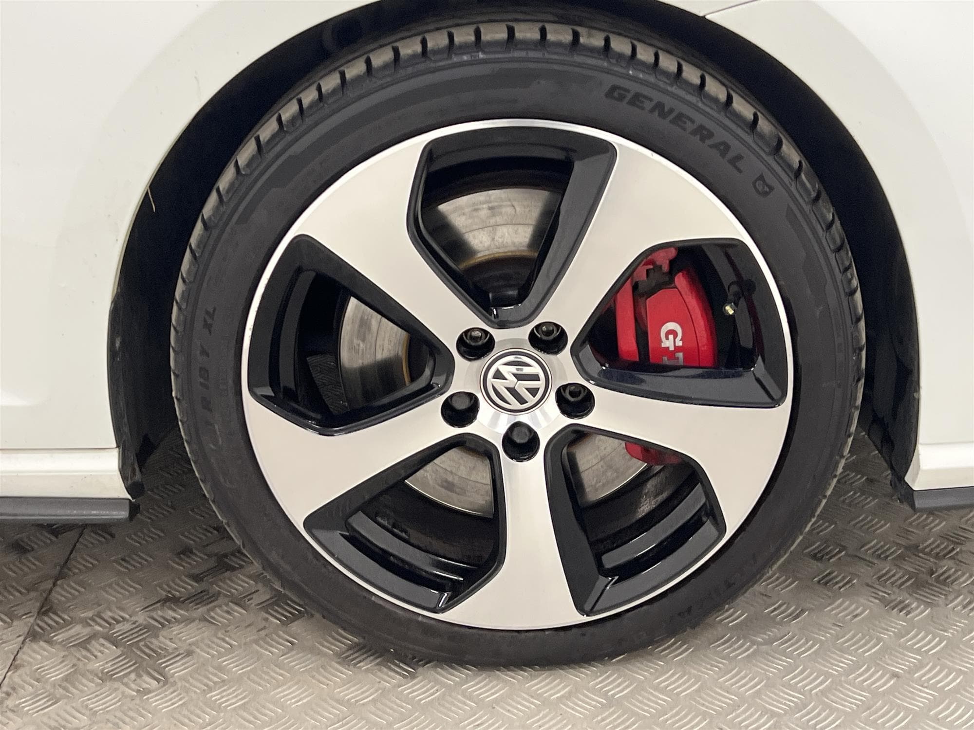 Volkswagen Golf GTI Performance DSG 245hk Kamera Active info