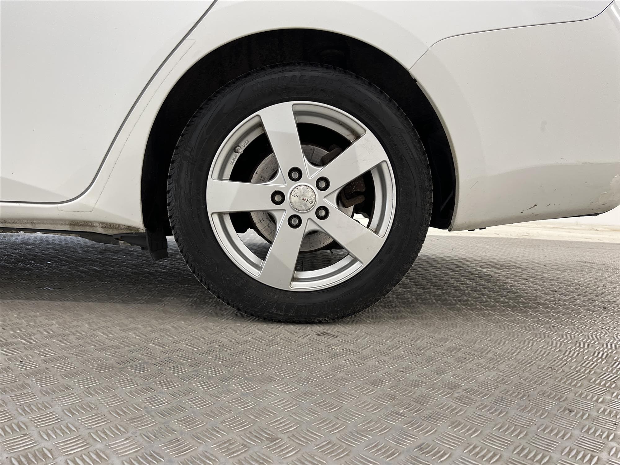 Toyota Auris Hybrid e-CVT 136hk B-Kam 360kr Skatt 0,39L/mil 