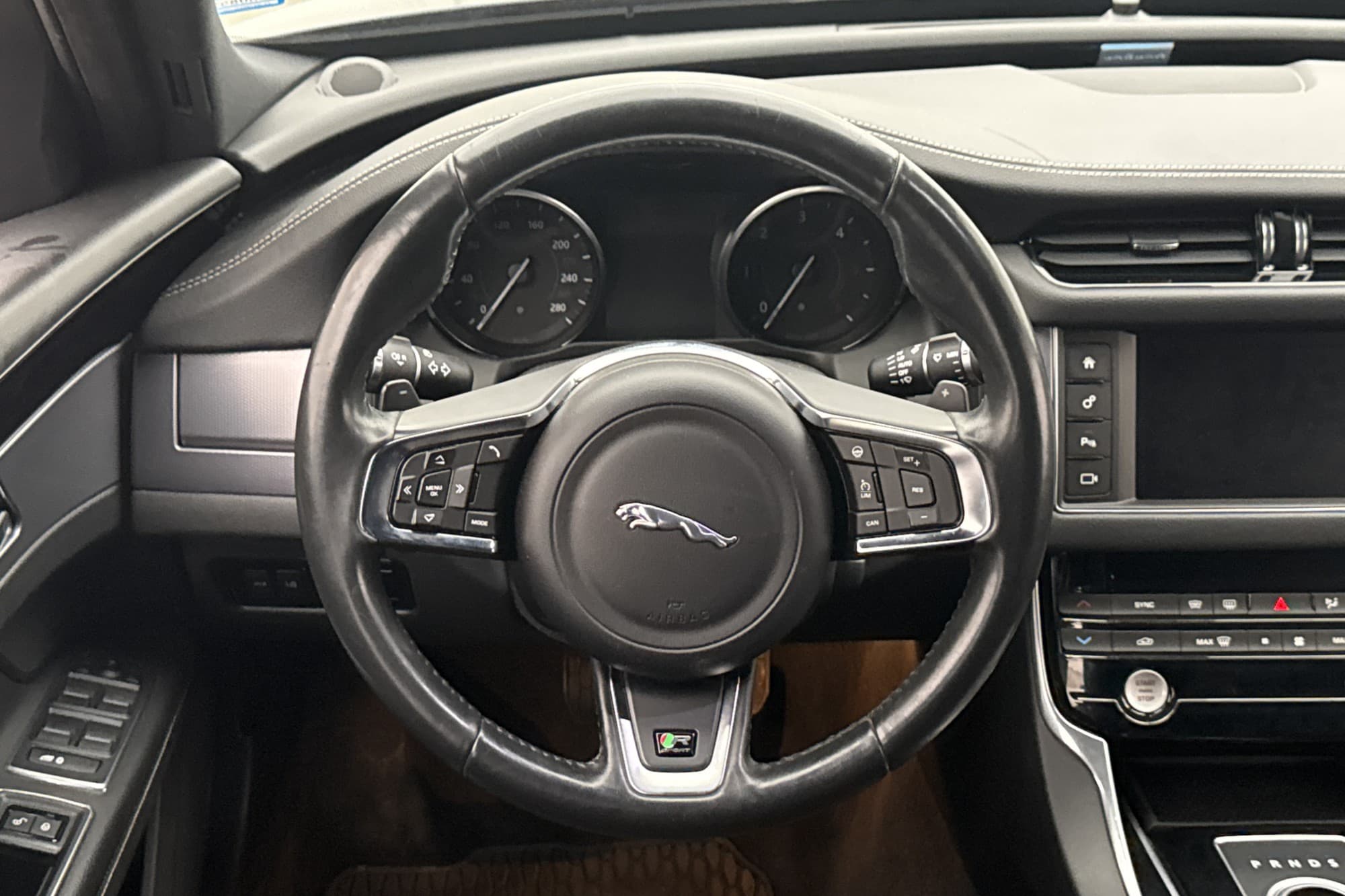 Jaguar XF 20d R-Sport Kamera Elstolar Rattvärme Halvskinn