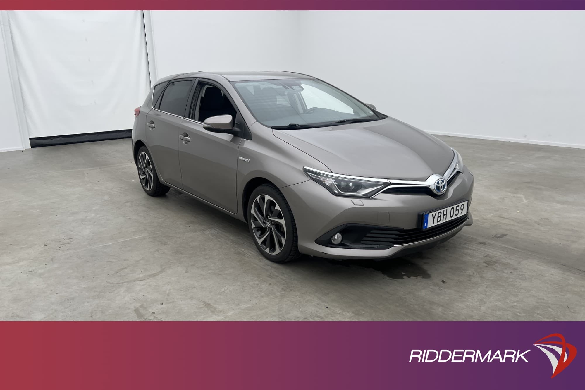 Toyota Auris Hybrid e-CVT 136hk