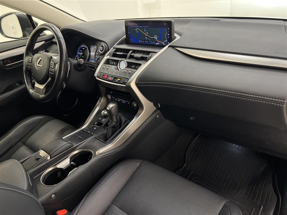 Lexus NX 300h 197hk AWD Executive Skinn B-Kam Navi 0,59l/milinteriör
