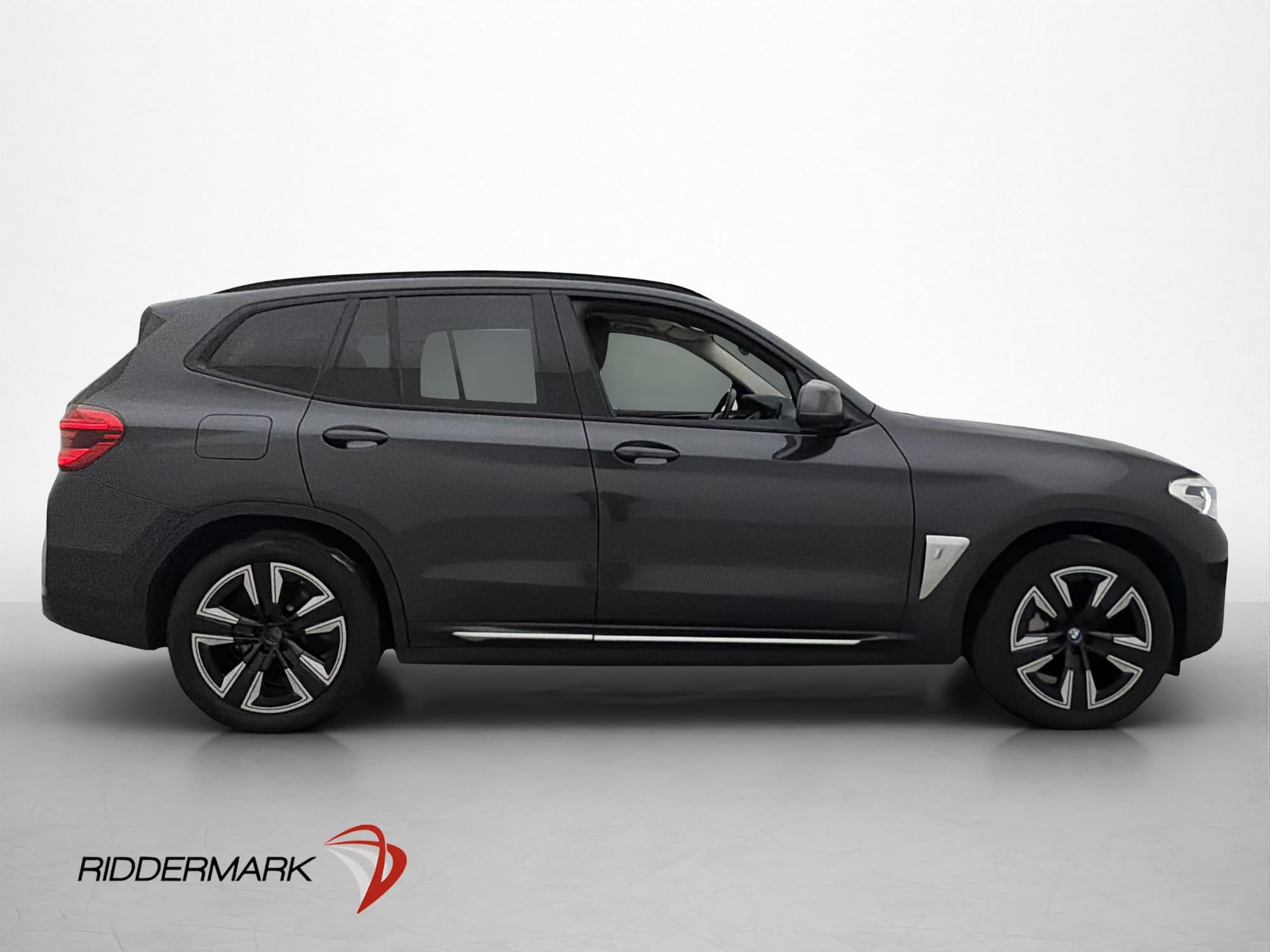 BMW iX3 286hk Charged Pano Dragkrok Kamera Skinn Elstolar