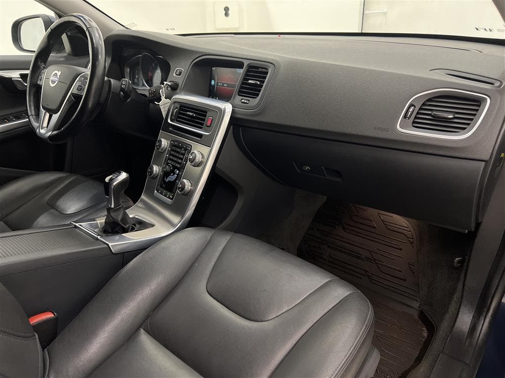 Volvo V60 D4 181hk Summum GPS D-värm Perf-sound Drag Välserv
