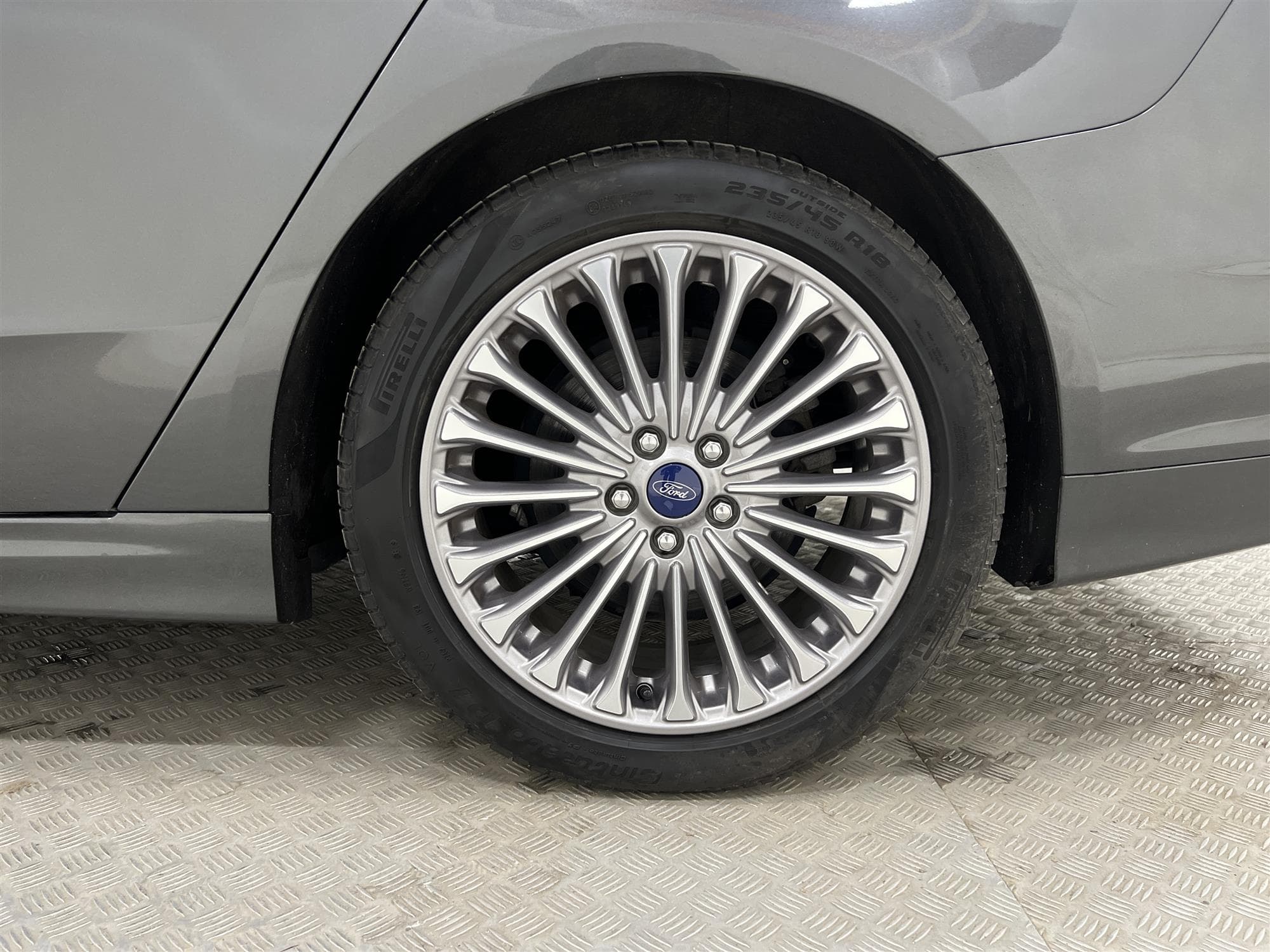 Ford Mondeo Hybrid e-CVT 187hk Keyless Helskinn 0,5L/mil