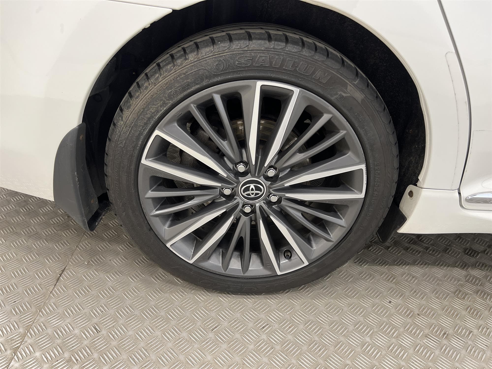Toyota Avensis 2.0 152hk M&K-Värmare Navi Drag B-Kam Skinn 
