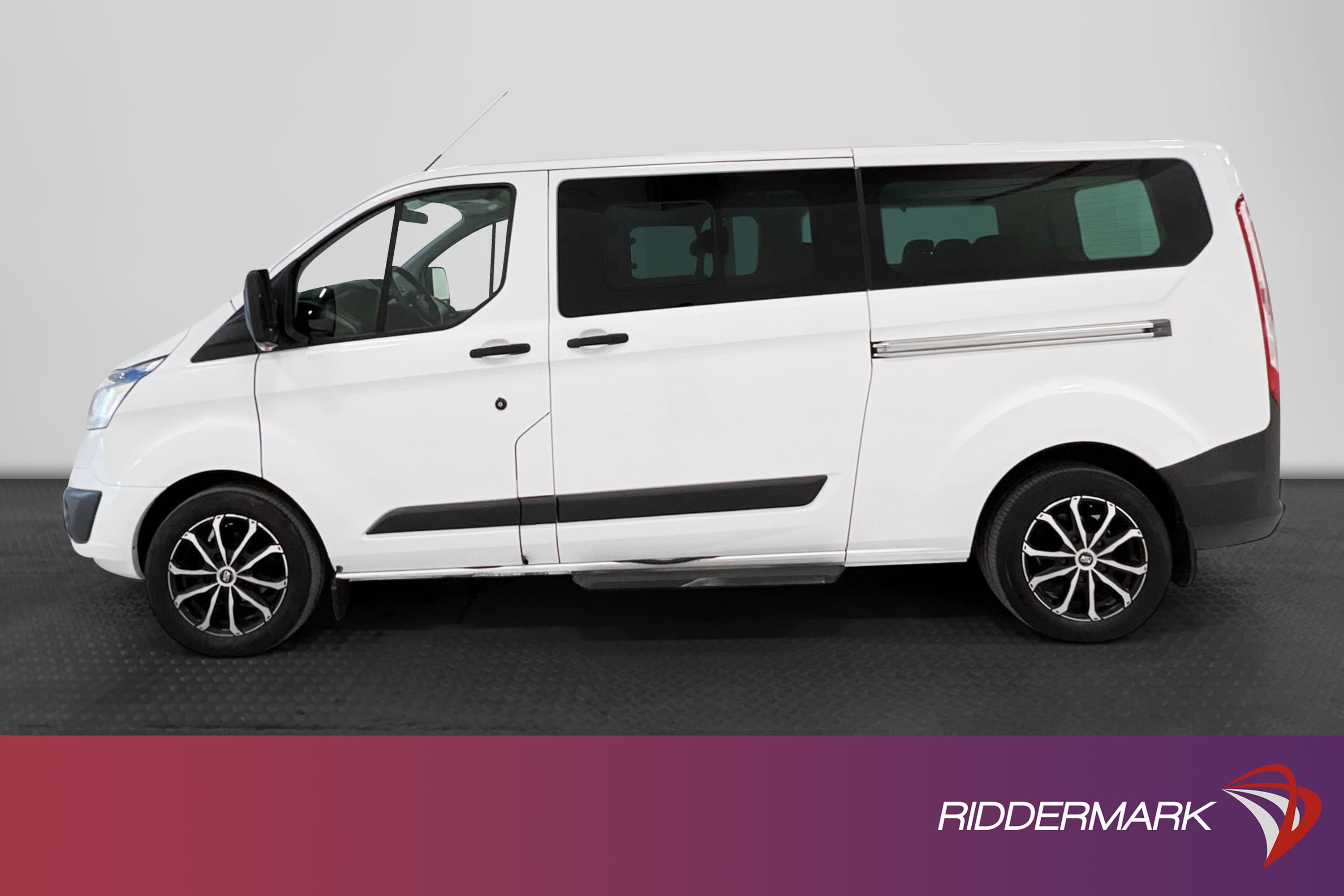 Ford Tourneo Custom 300