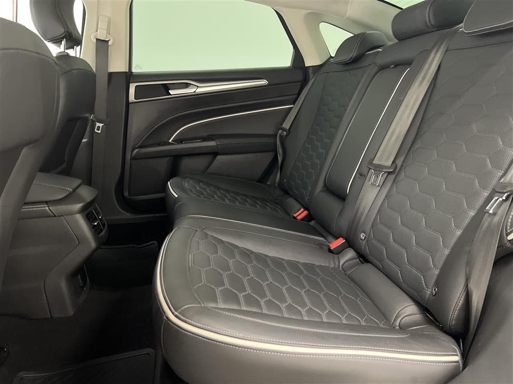 Ford Mondeo Vignale 180hk AWD Värmare Skinn B-kamera Draginteriör
