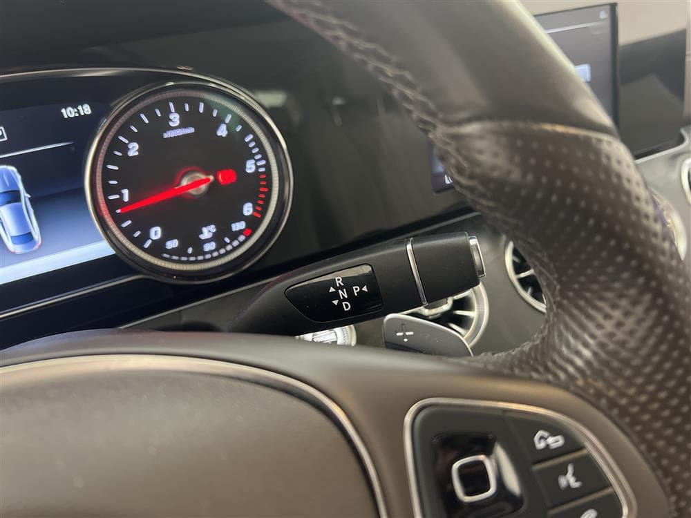 Mercedes-Benz E 220 d Coupé 194hk AMG D-värm Pano Skinn Naviinteriör
