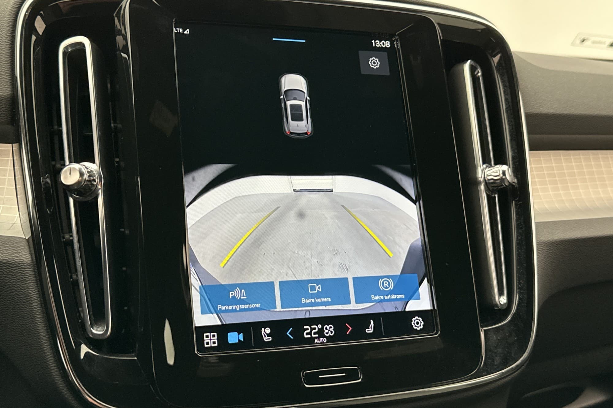 Volvo XC40 B4 197hk Core Värmare Kamera CarPlay Rattvärme