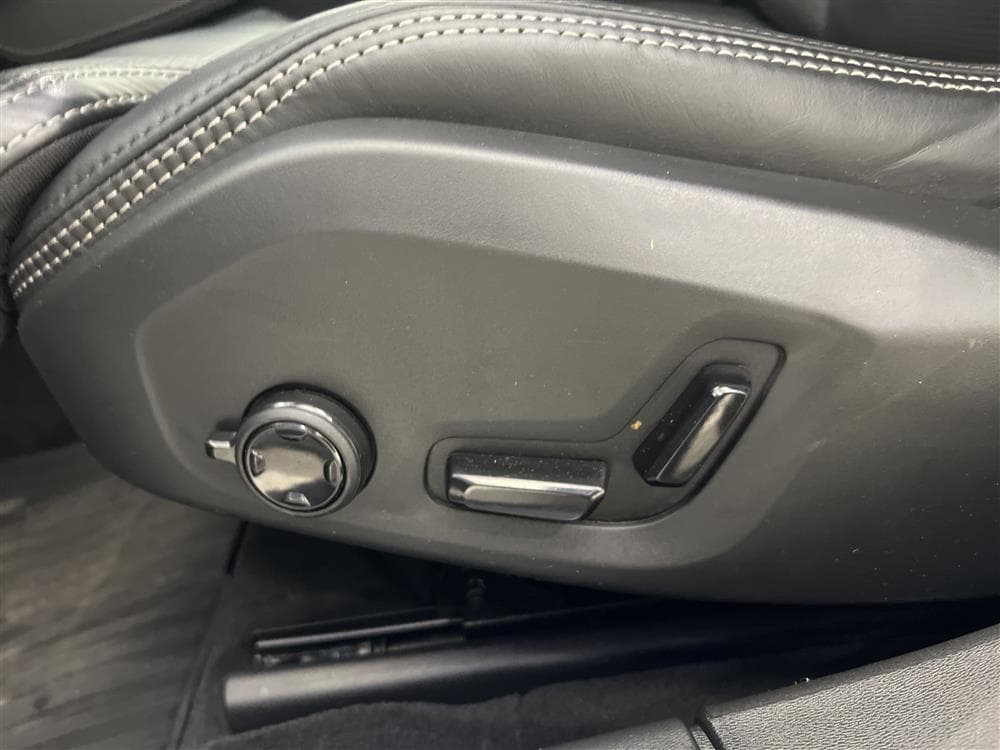 Volvo V90 D5 AWD 235hk R-Design B&W GPS HUD 360° Värmare 